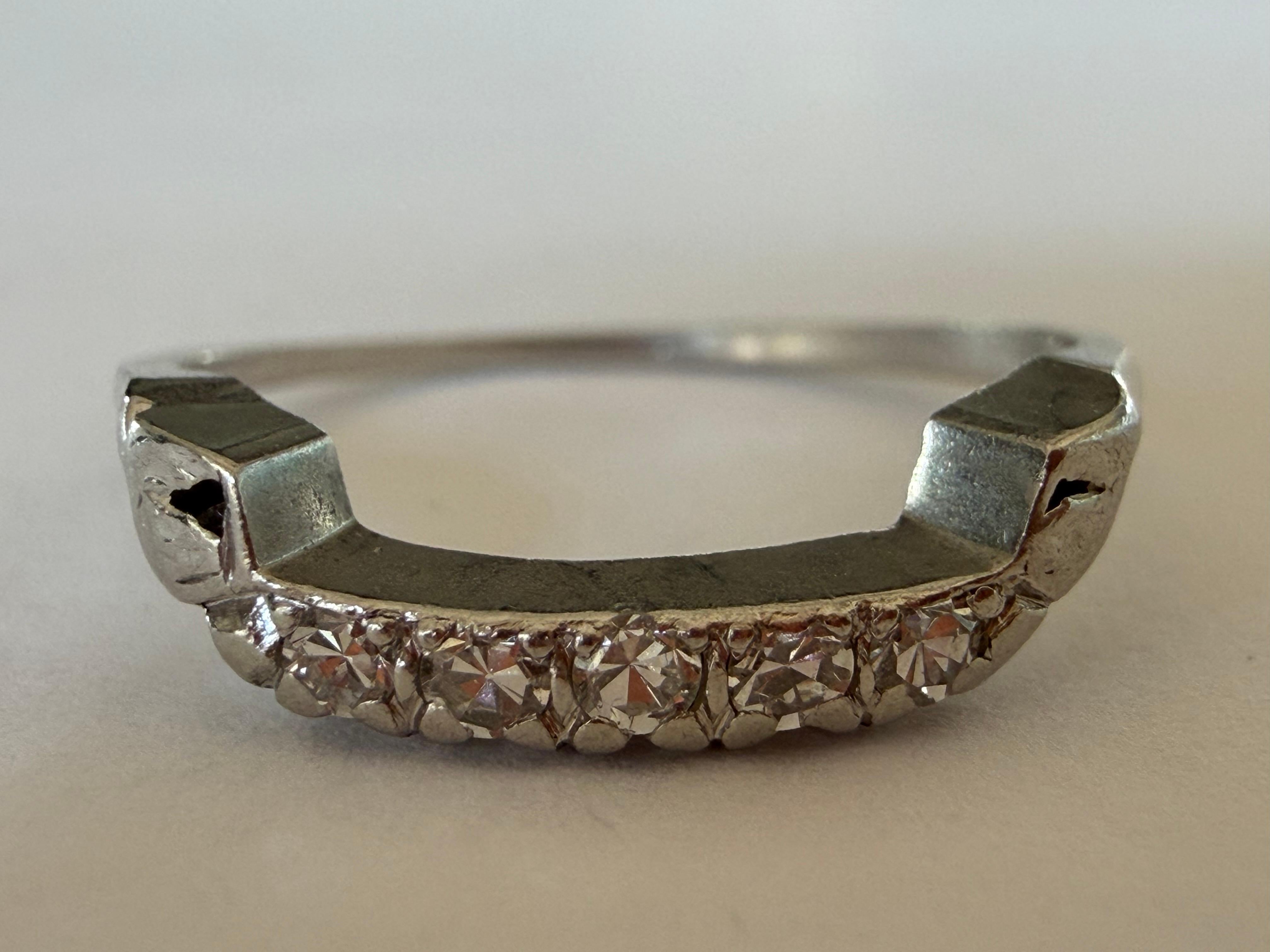 Set di anelli di fidanzamento con diamanti Art Deco in vendita 2