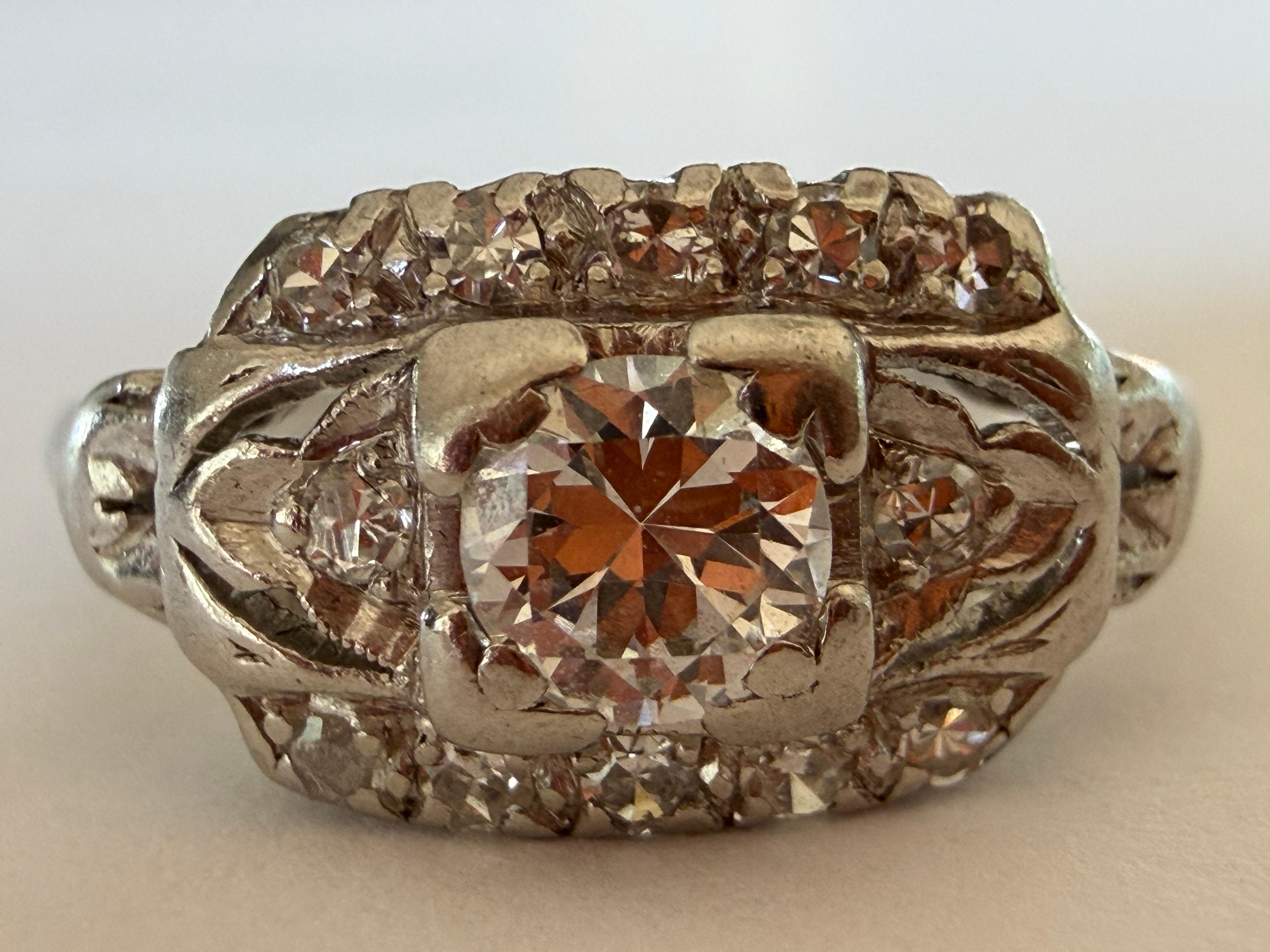 Set di anelli di fidanzamento con diamanti Art Deco in vendita 3