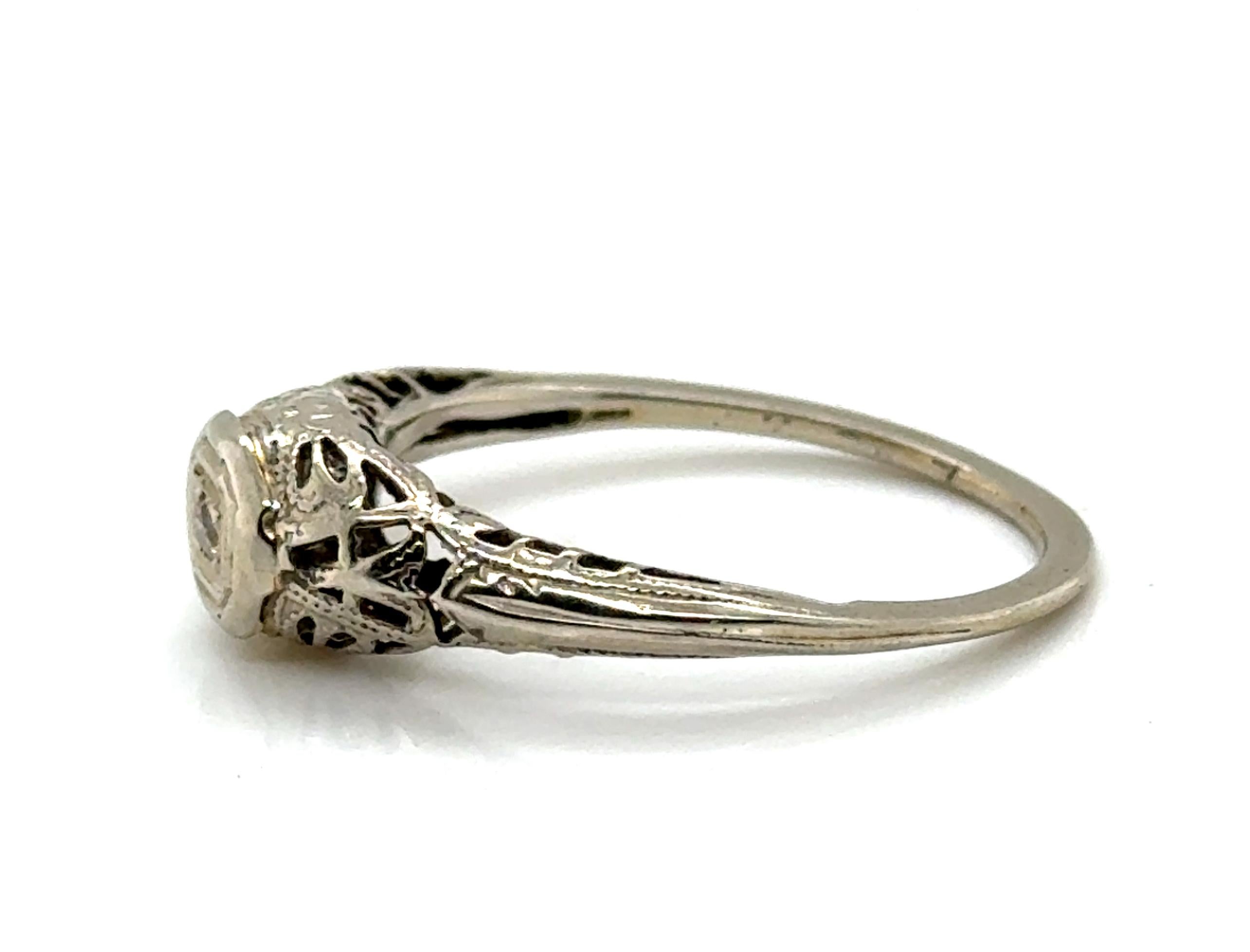 Echte Original-Antike aus den 1920er-1930er Jahren Diamant Solitär Verlobungsring Filigran 14K Weißgold


Mit einem echten, natürlich abgebauten, antiken Diamant im Einzelschliff

Unglaubliche handgeschnitzte Filigranität

100% natürlich abgebauter