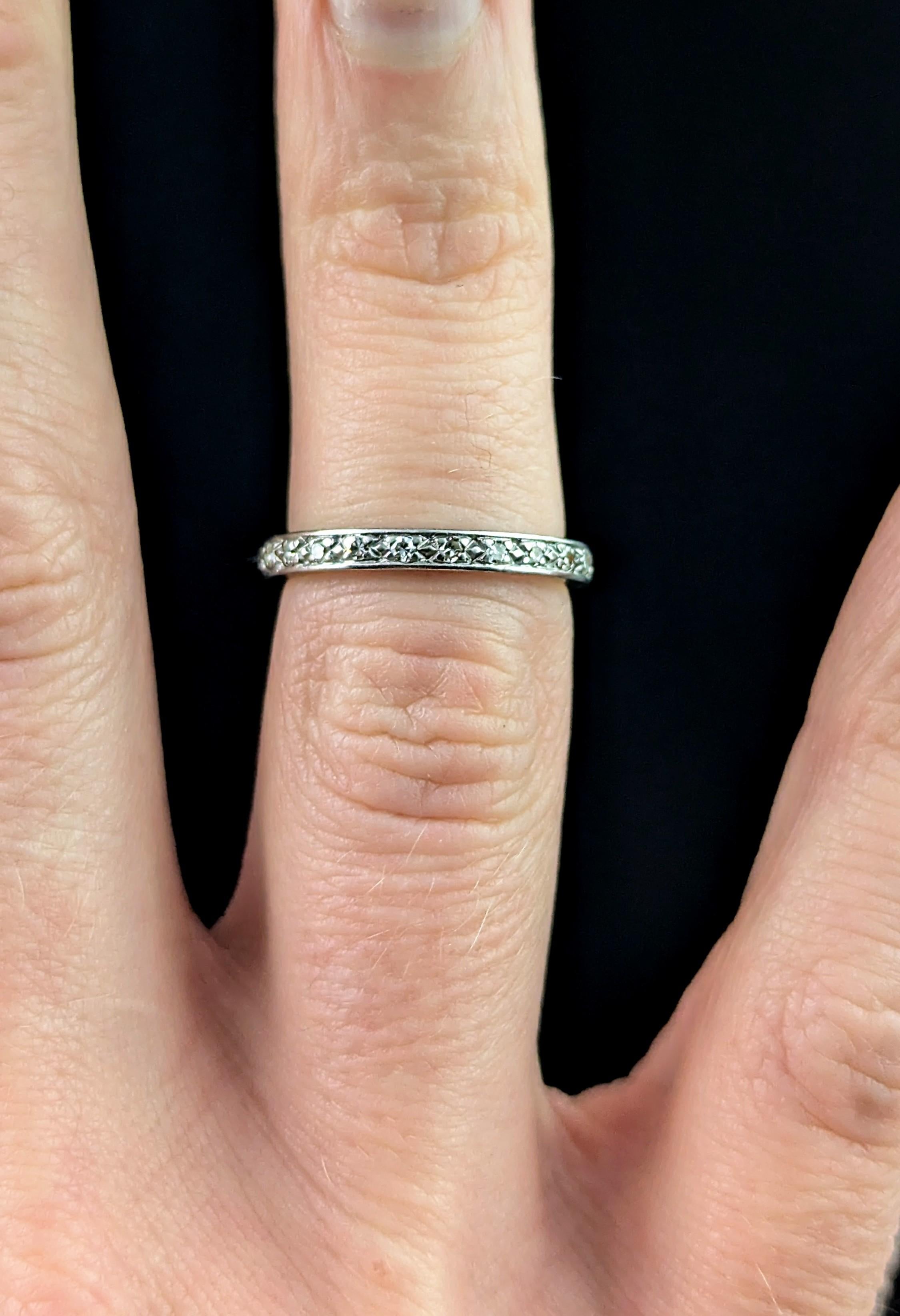 Anello dell'eternità con diamante Art Deco, oro bianco 18 carati in vendita 4