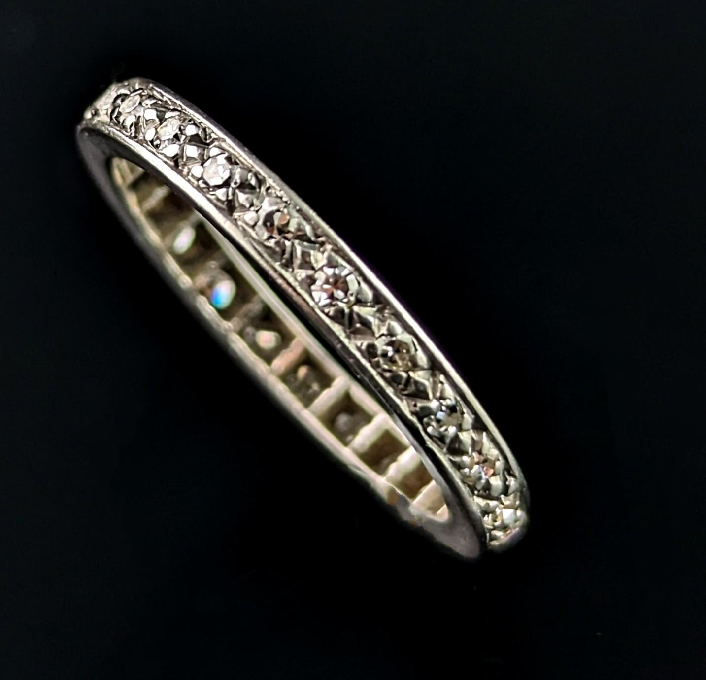 Anello dell'eternità con diamante Art Deco, oro bianco 18 carati in vendita 5