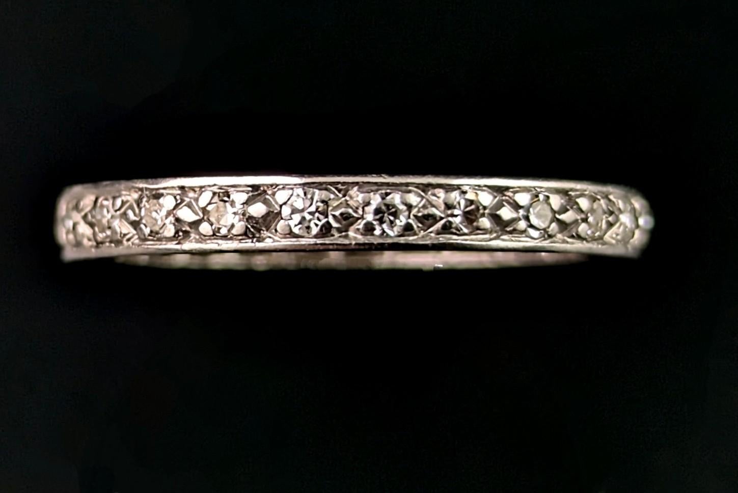 Anello dell'eternità con diamante Art Deco, oro bianco 18 carati in vendita 6