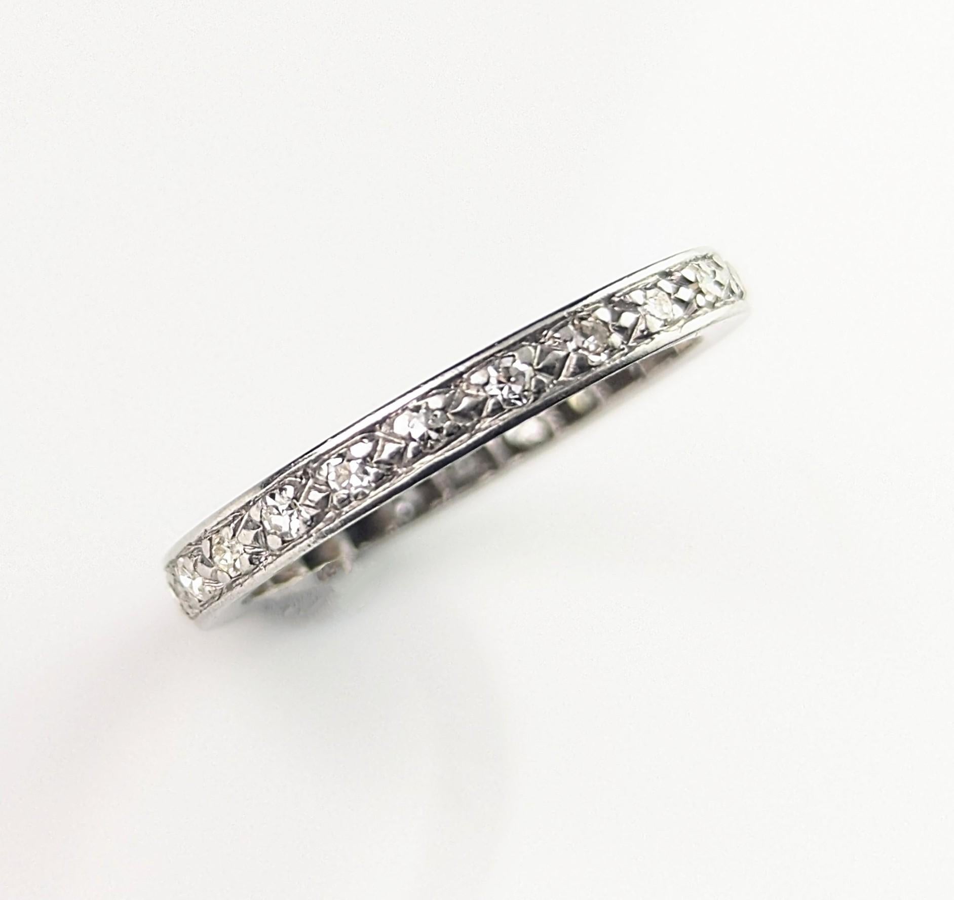 Anello dell'eternità con diamante Art Deco, oro bianco 18 carati in vendita 7