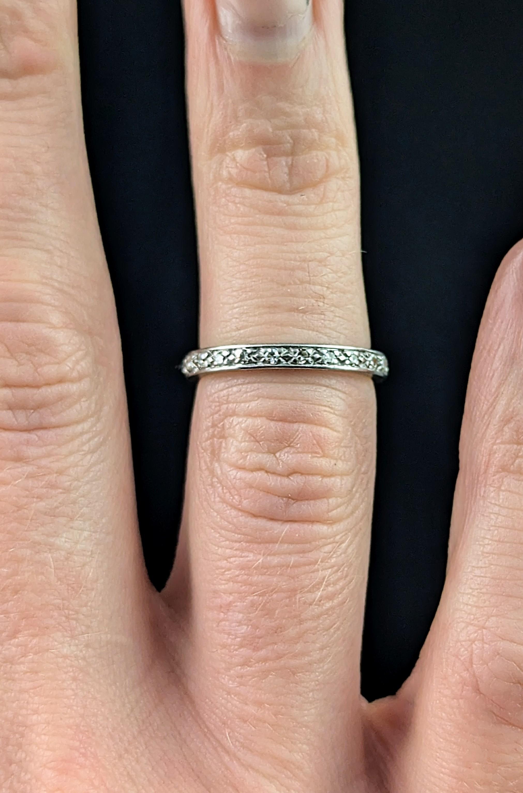 Anello dell'eternità con diamante Art Deco, oro bianco 18 carati in vendita 3