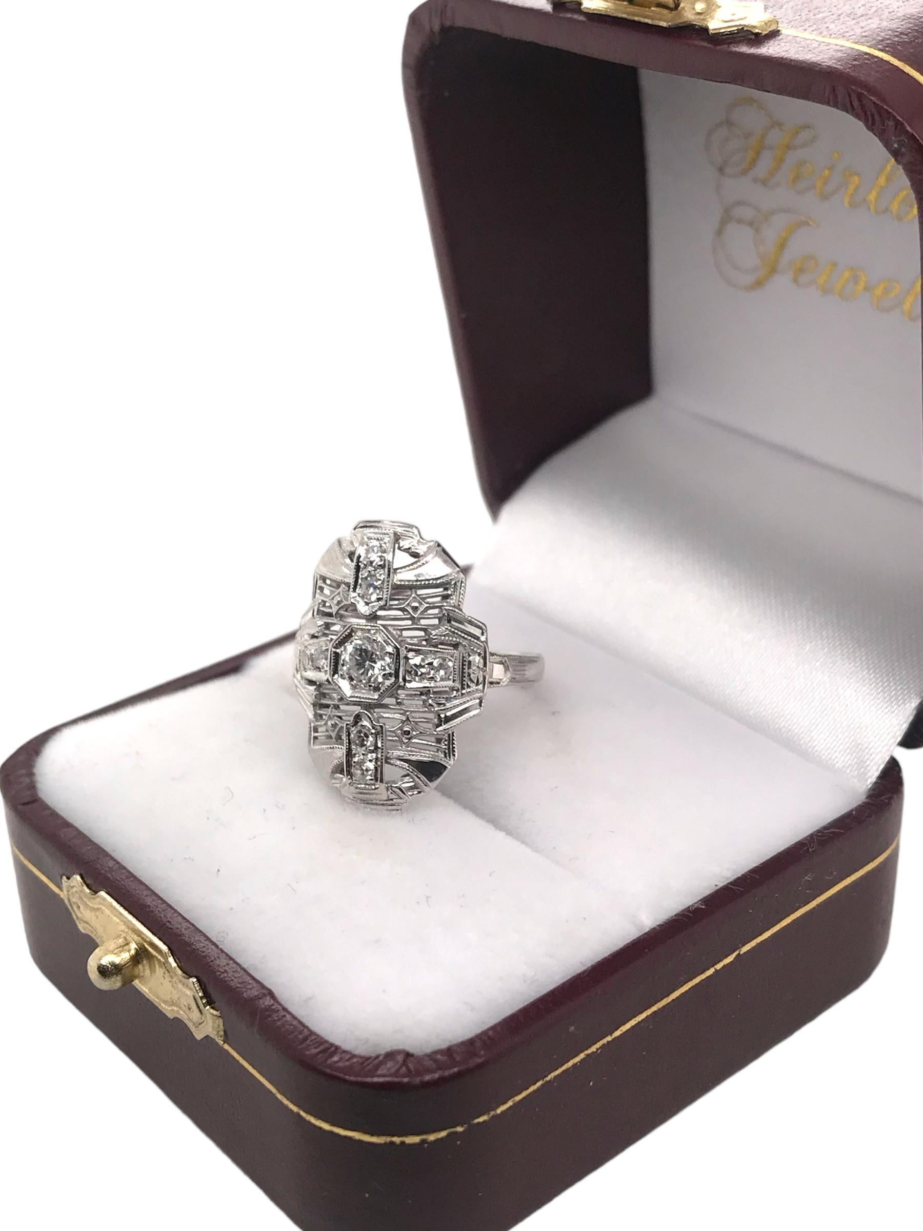 Anello da cocktail in filigrana con diamanti Art Deco in oro bianco 18 carati in vendita 6
