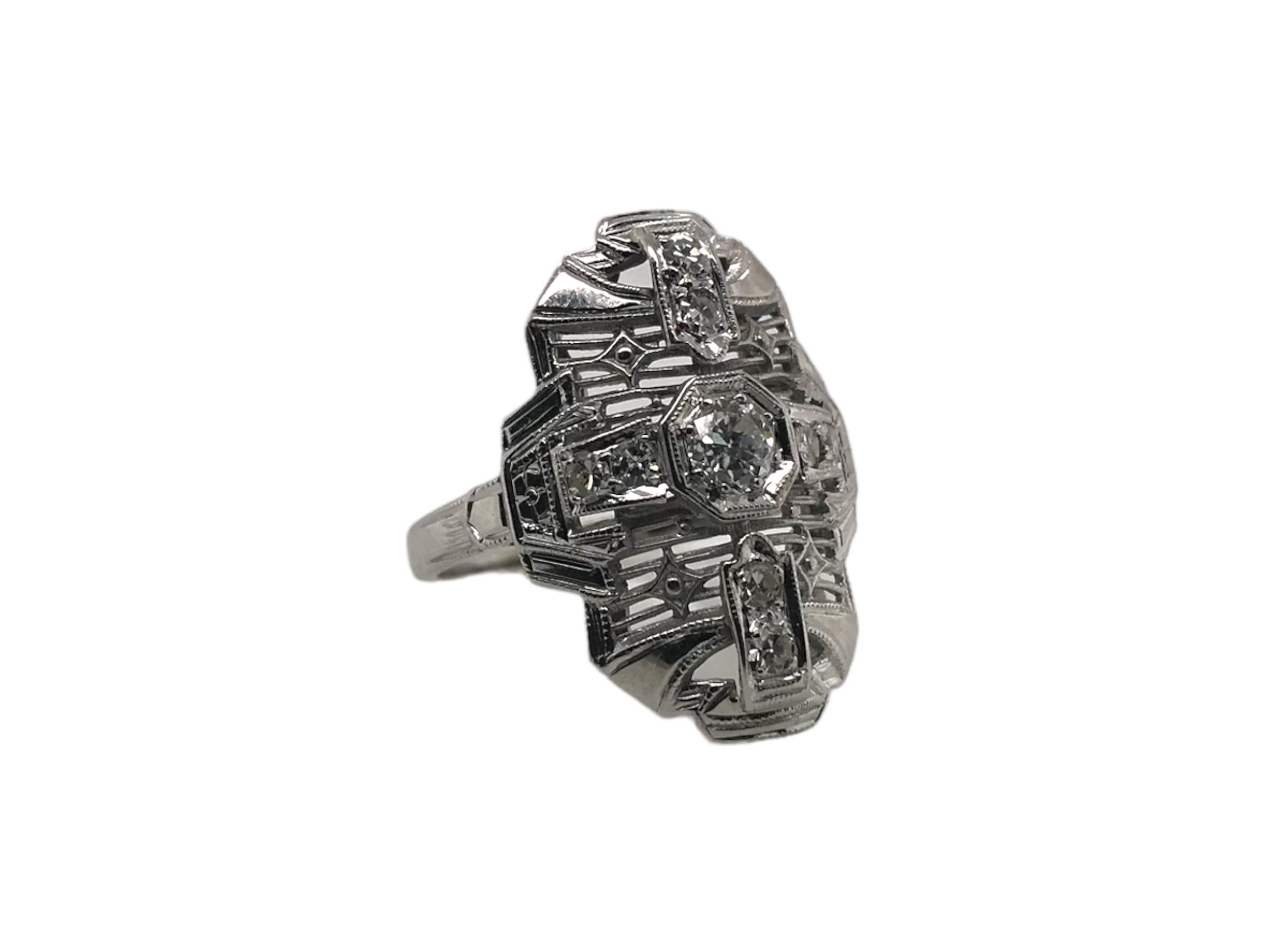 Anello da cocktail in filigrana con diamanti Art Deco in oro bianco 18 carati in vendita 3