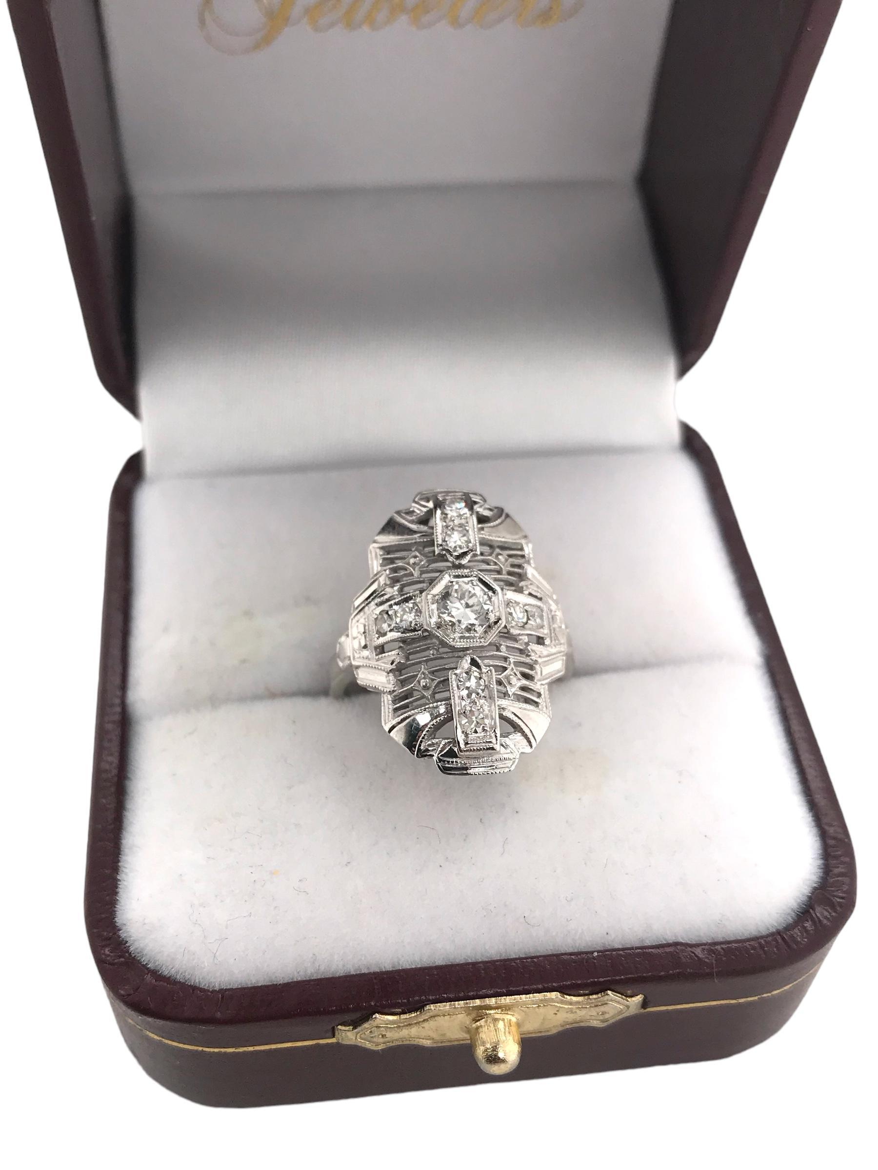 Anello da cocktail in filigrana con diamanti Art Deco in oro bianco 18 carati in vendita 4