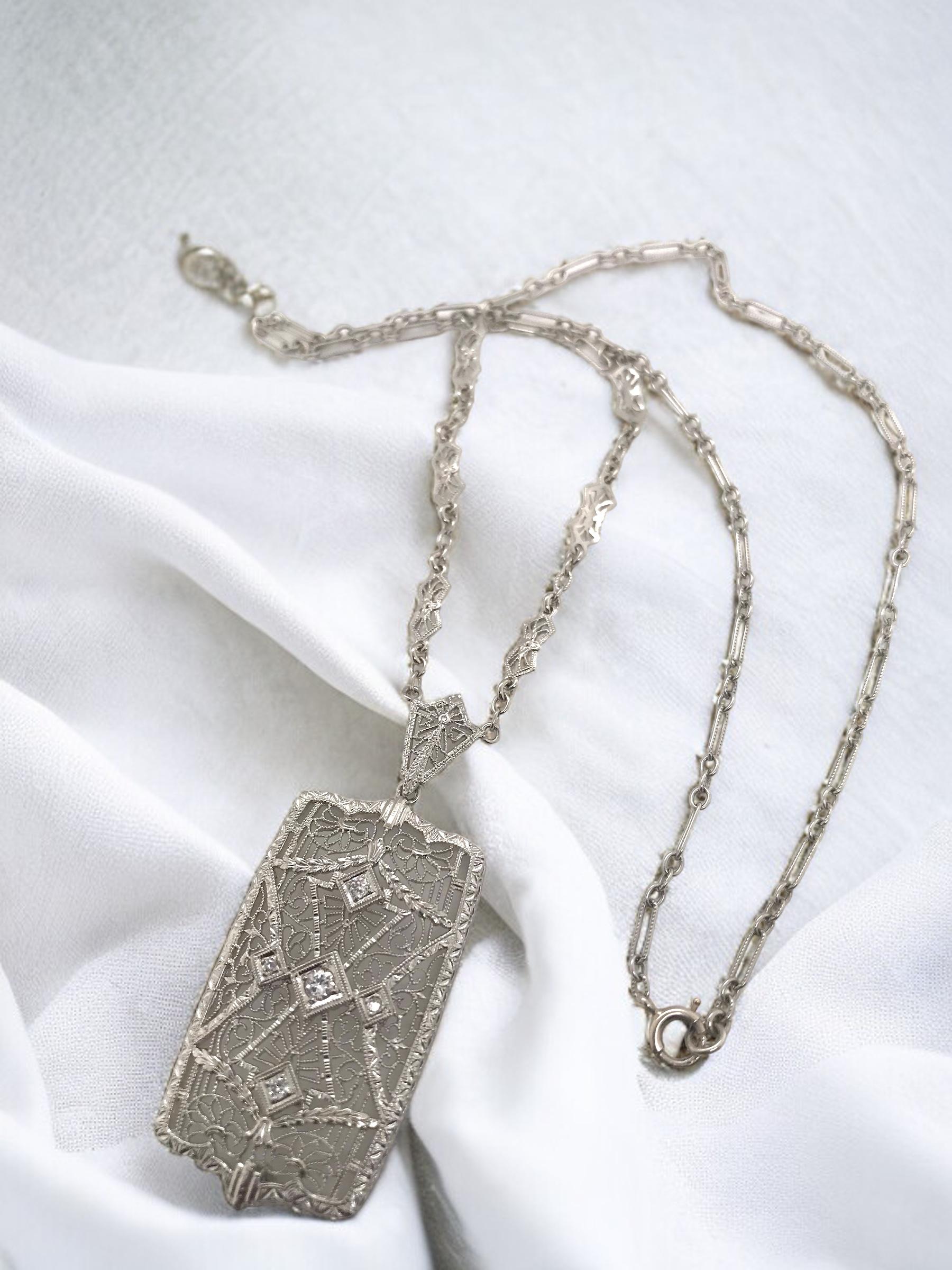 We always love these beautiful filigree pendants.
This one is extras special due to the dainty paperclip style chain.

Necklace Details
Material: 14K White Gold
Pendant Width: 3/4 Inch
Pendant Length: 1 1/4 Inch
Chain Length: 16 1/2 Inches
Weight: