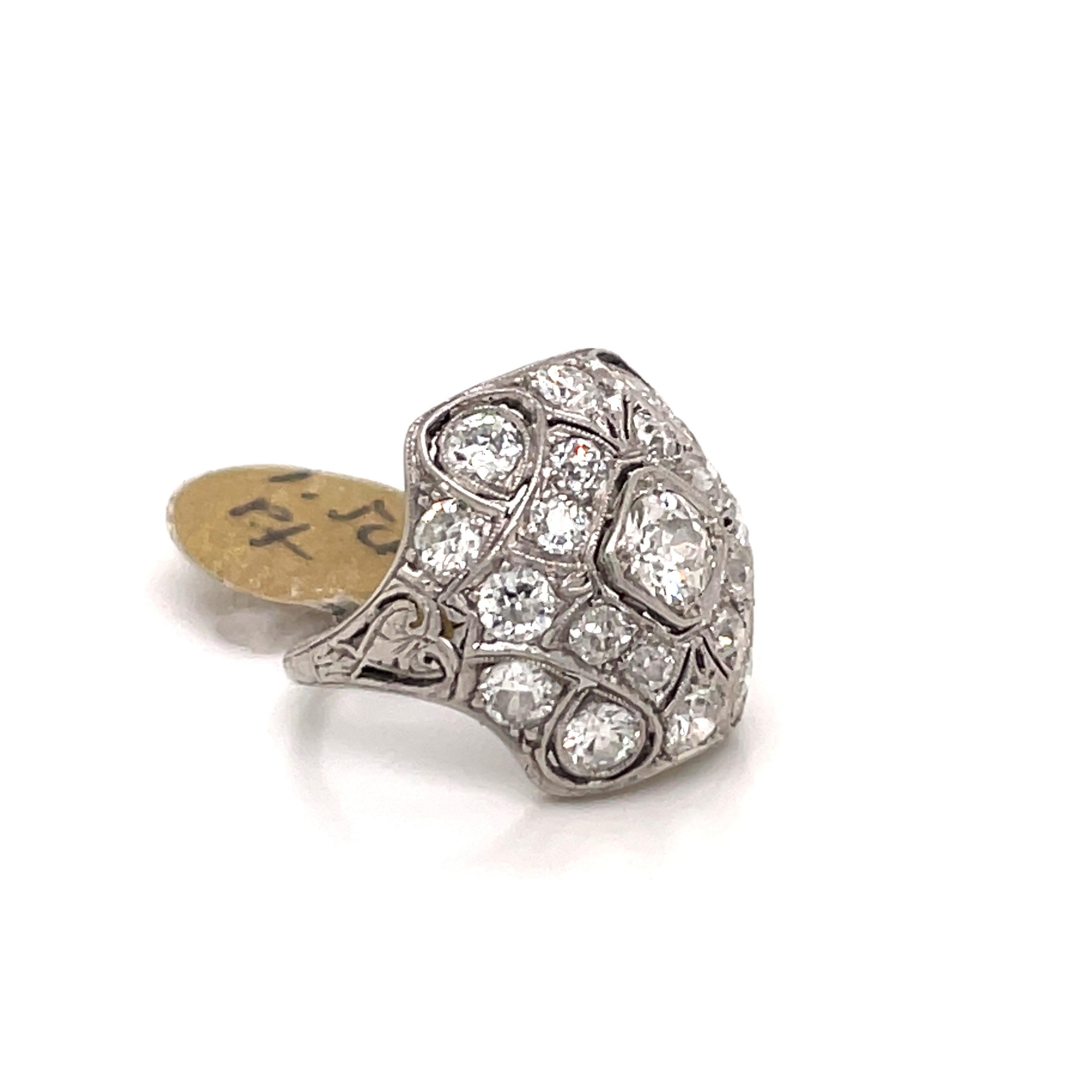 Art Deco Diamond Filigree Ring 1.50 Carats Platinum 5.2 Grams In Excellent Condition For Sale In New York, NY
