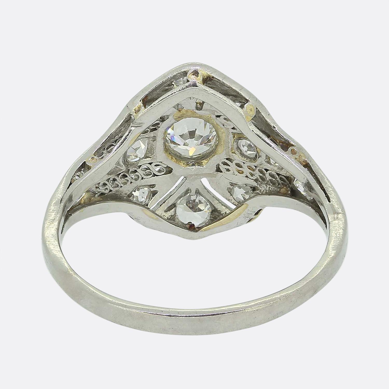 Art Deco Diamond Filigree Ring In Good Condition For Sale In London, GB