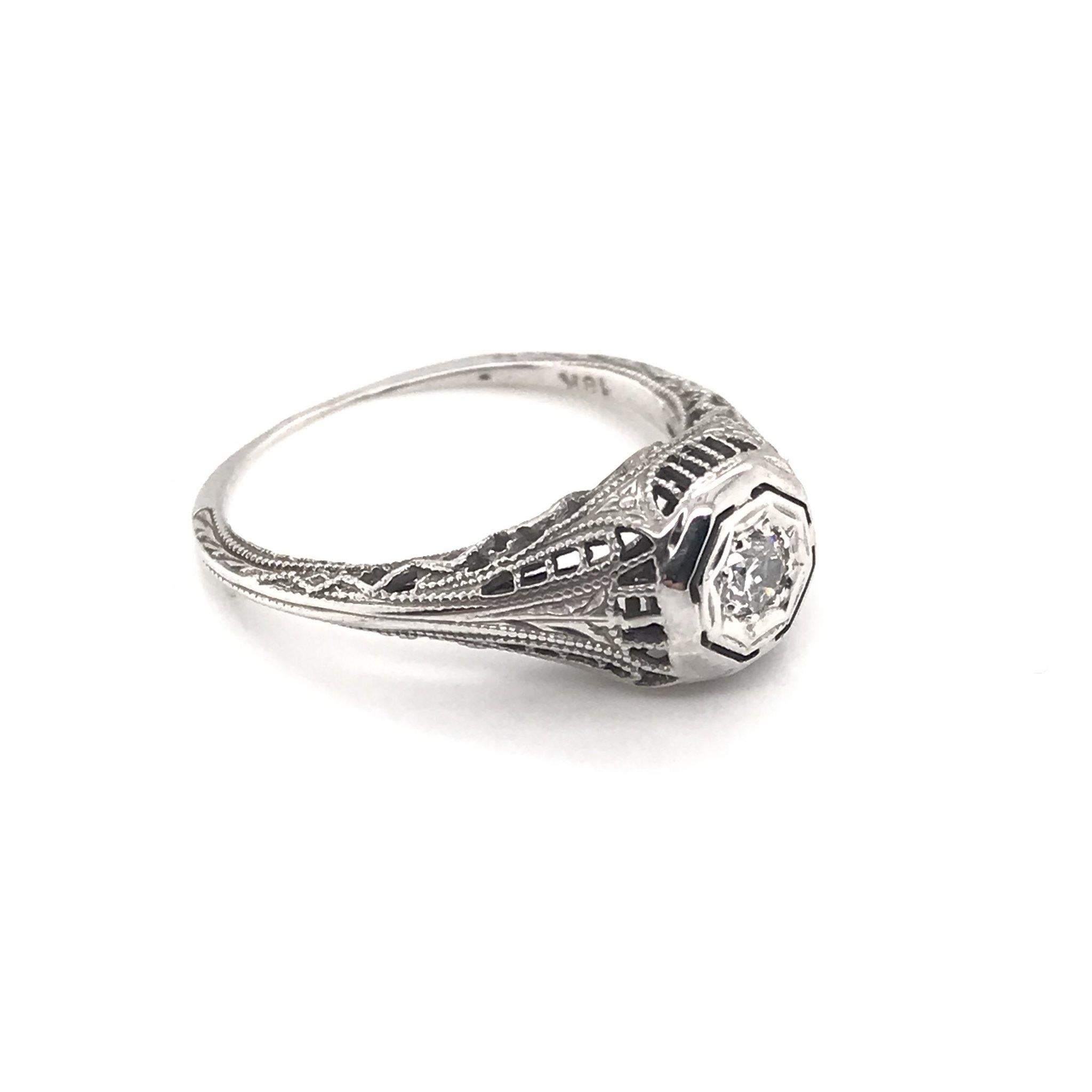 Art Deco Diamond Filigree Ring In Good Condition In Montgomery, AL