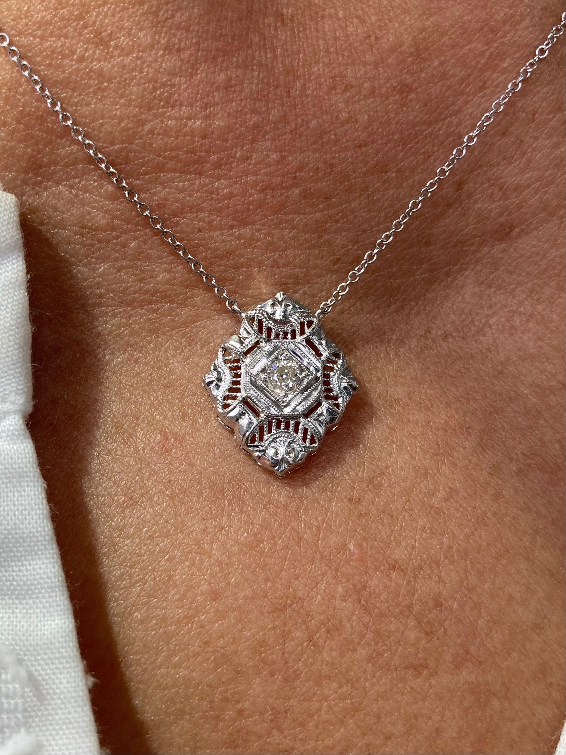 Art Deco Diamond Filigree White Gold Pendant Necklace In Good Condition In Los Angeles, CA