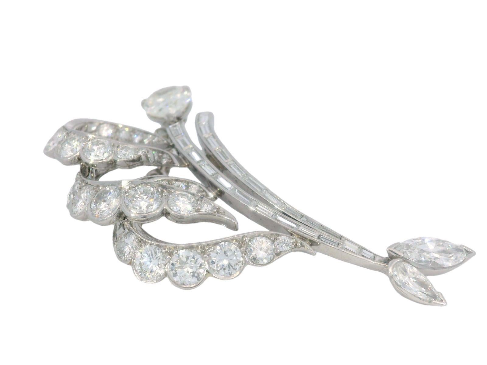 Taille ronde Art Deco Diamond Fish Brooch Abstract Marlin in Platinum ~8.65ctw en vente