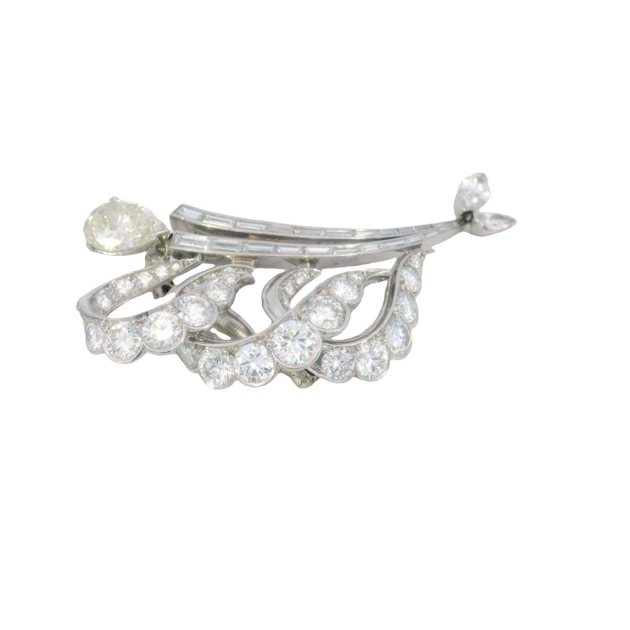 Art Deco Diamond Fish Brooch Abstract Marlin in Platinum ~8.65ctw Excellent état - En vente à Fairfield, CT
