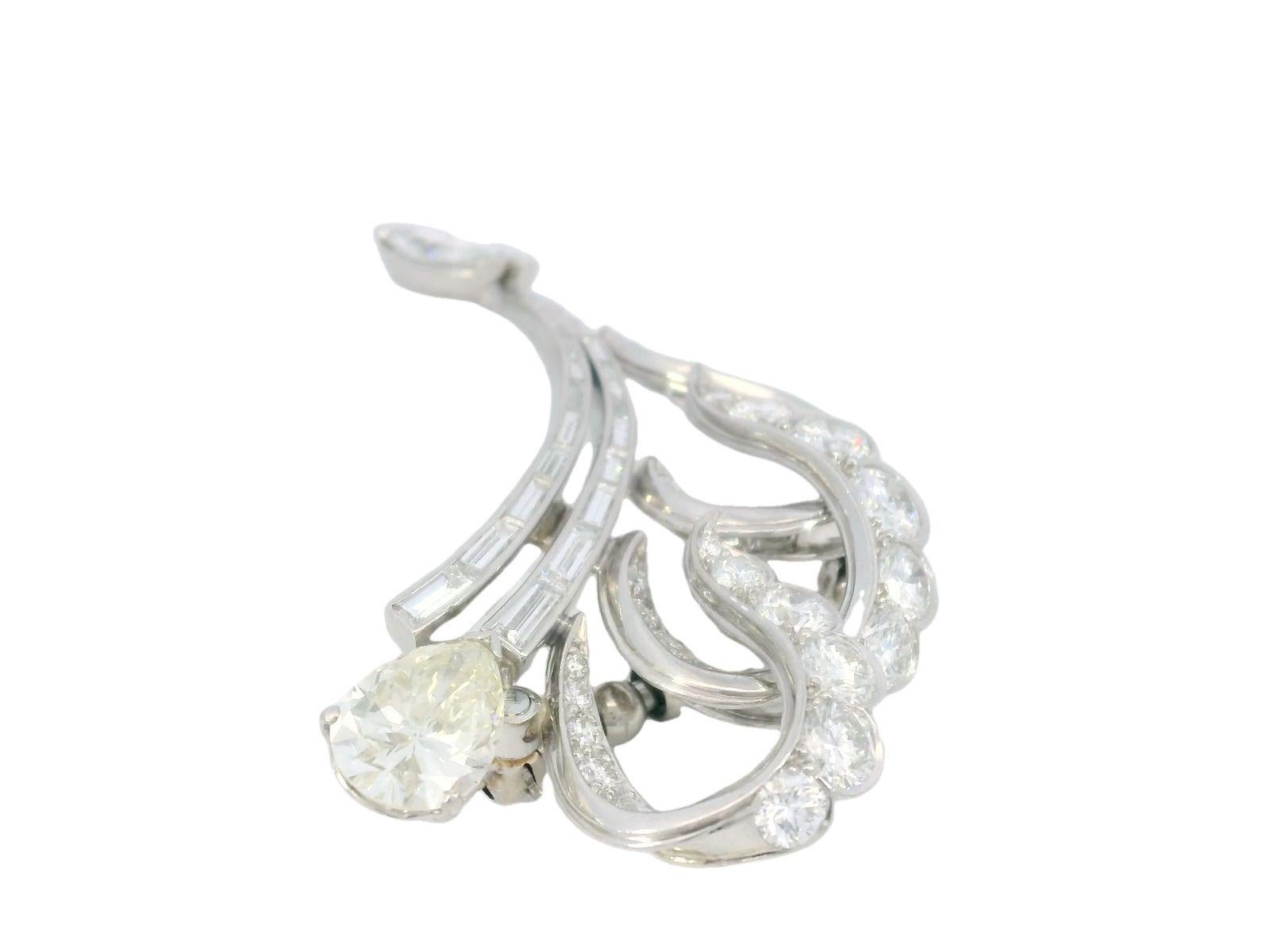 Art Deco Diamond Fish Brooch Abstract Marlin in Platinum ~8.65ctw Pour femmes en vente