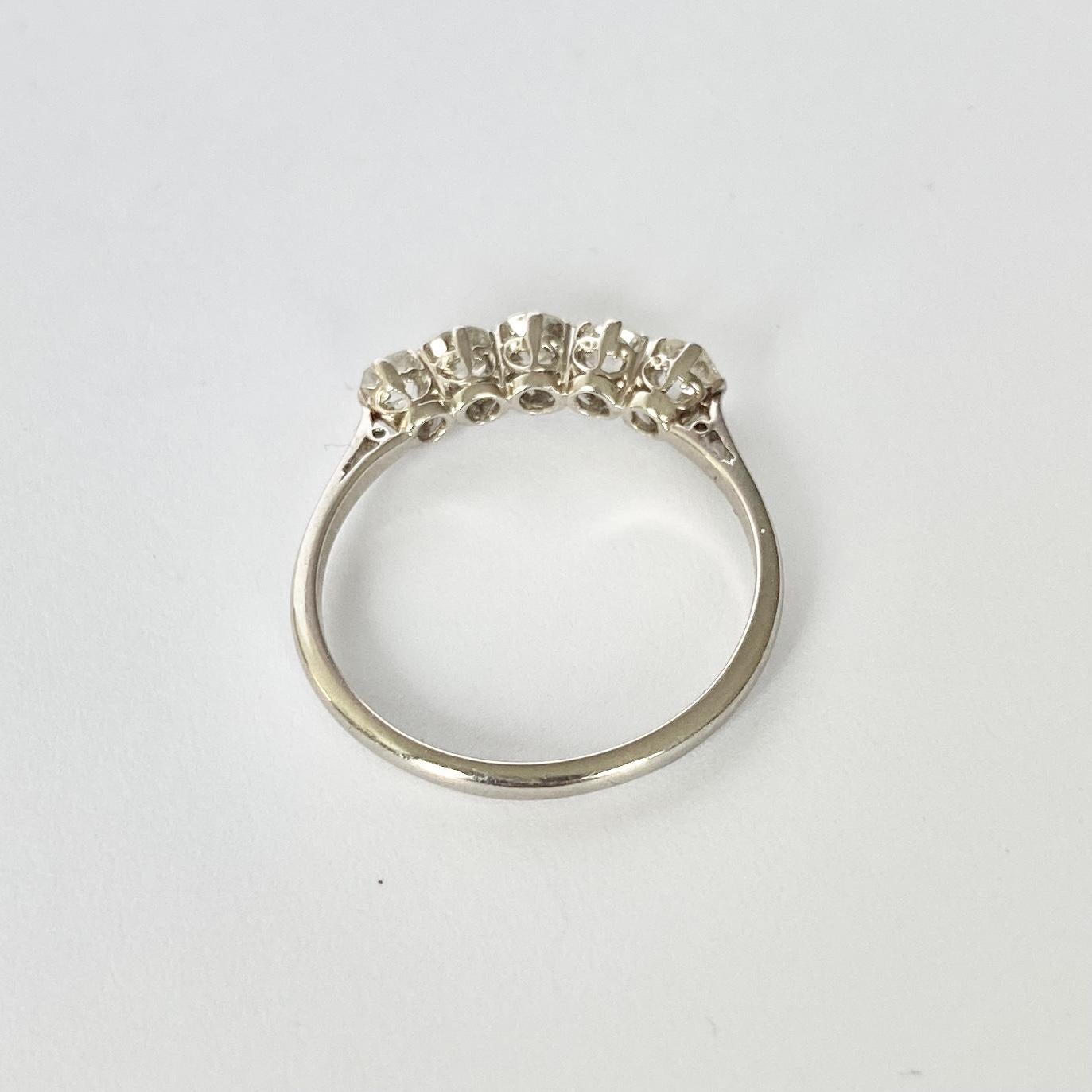 Art Deco Diamant-Ring aus Platin mit fünf Steinen und Platin (Alteuropäischer Brillantschliff) im Angebot