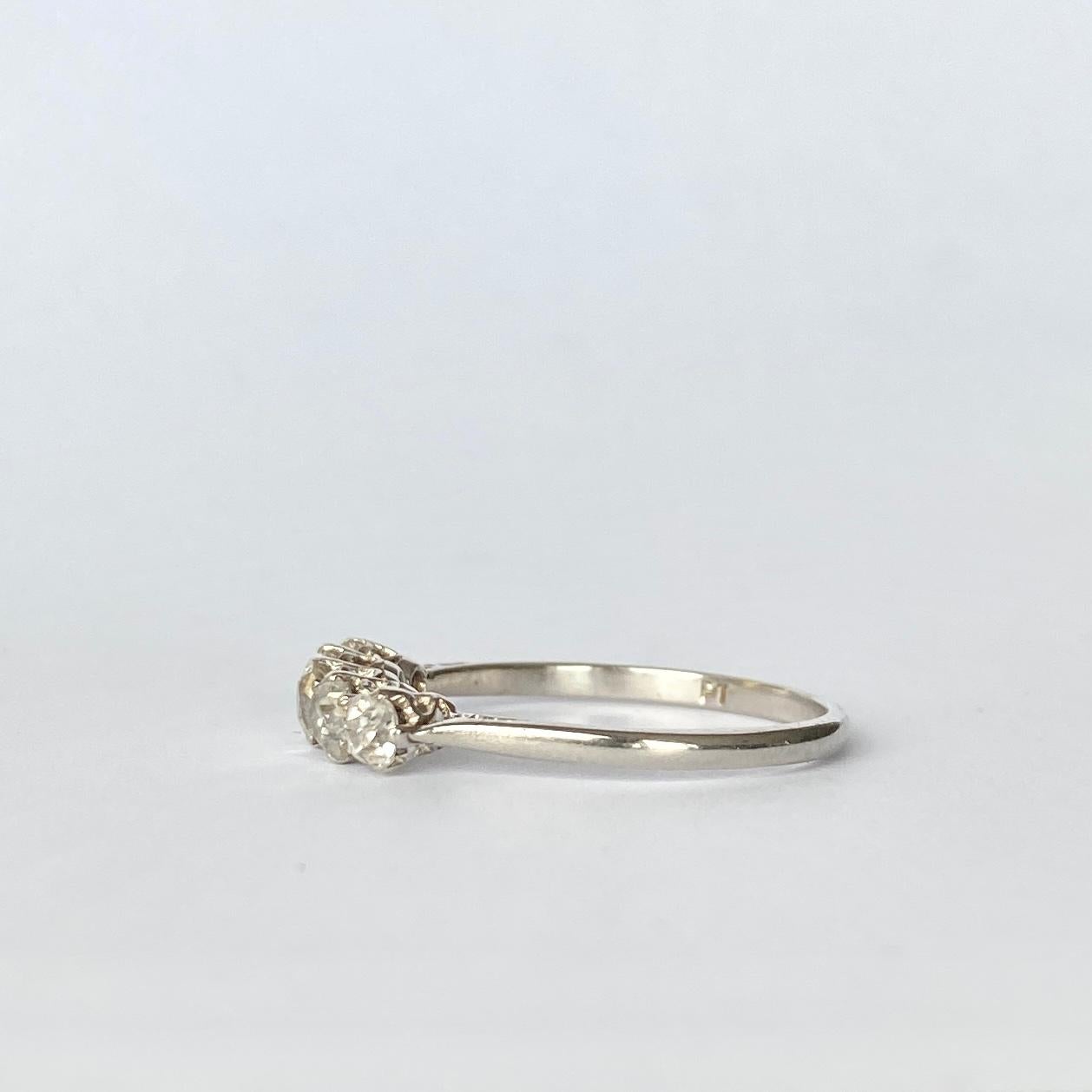 Art Deco Diamond Five-Stone and Platinum Ring In Good Condition For Sale In Chipping Campden, GB