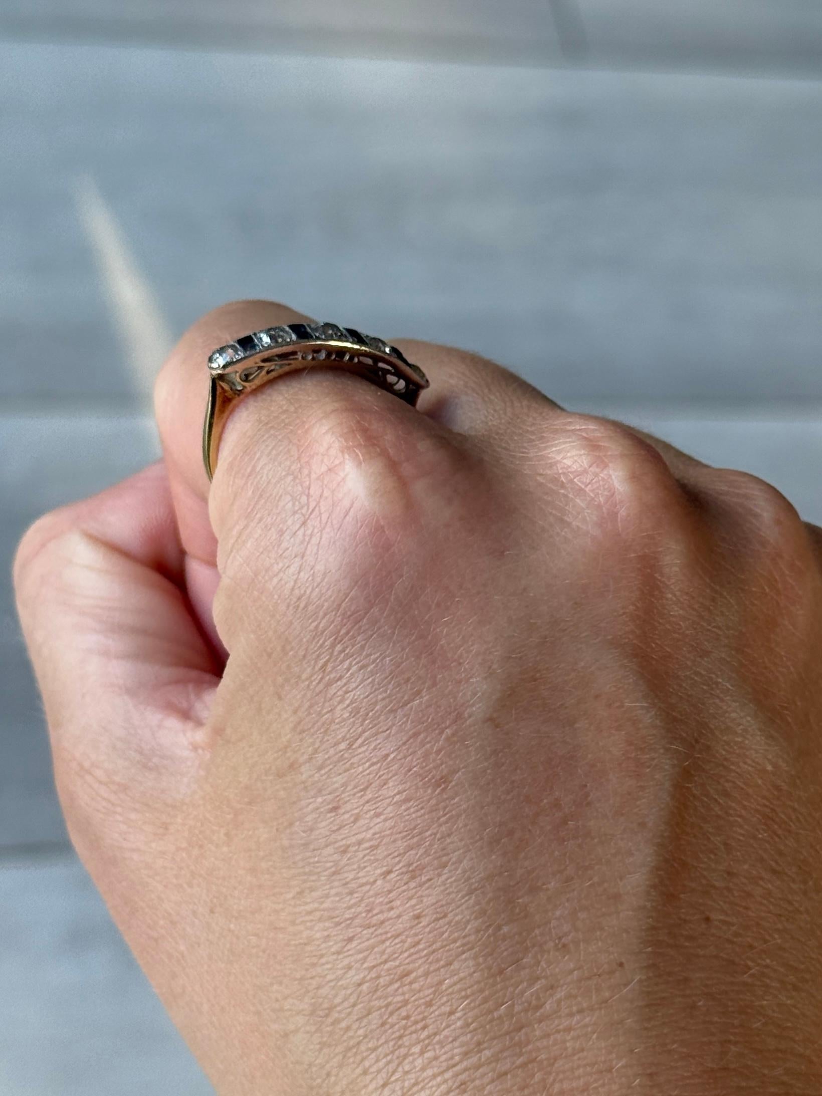 Art déco Art Deco Diamond Five Stone Ring and 18 Carat Gold with Sapphires (Bague à cinq pierres en diamant et or 18 carats avec saphirs) en vente