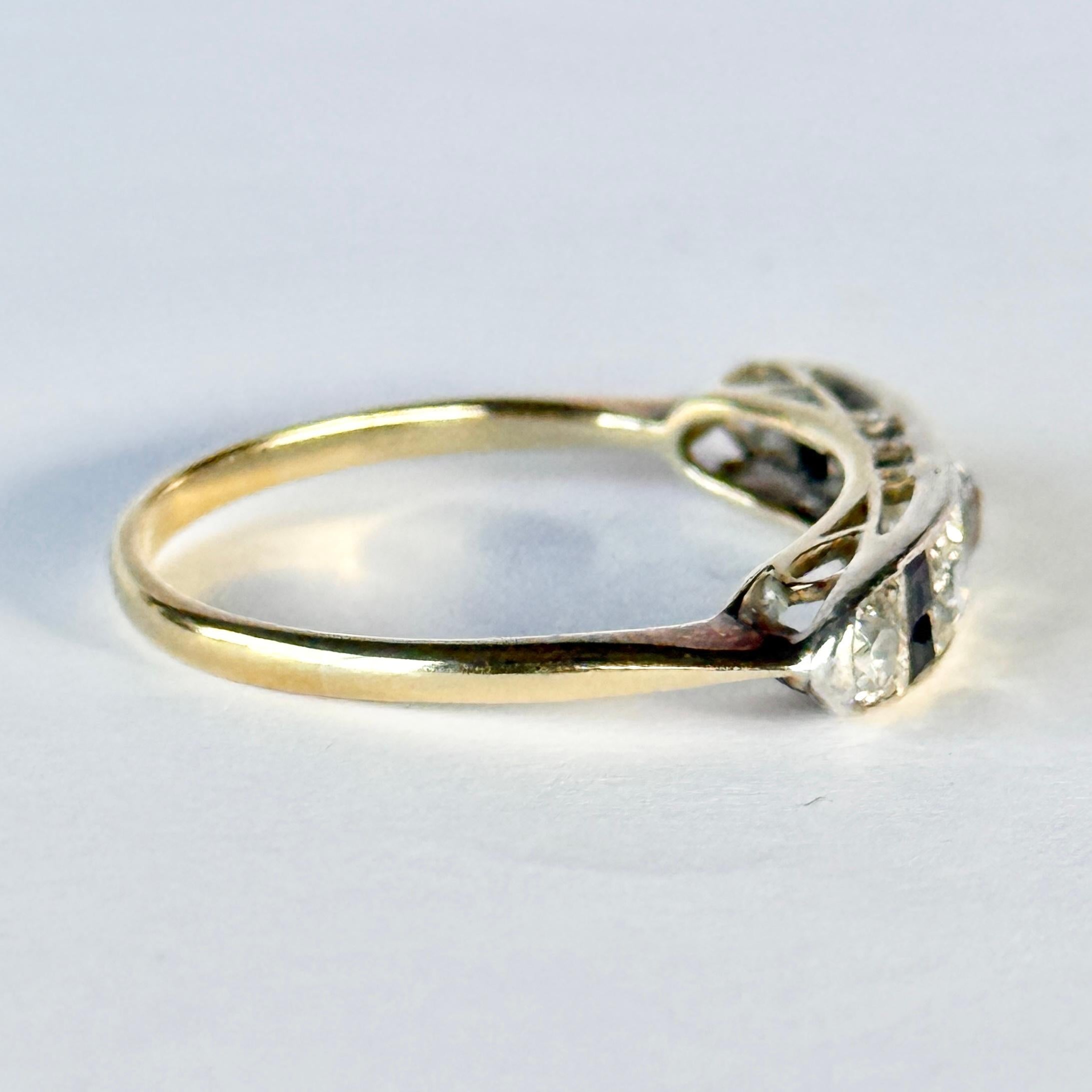 Art Deco Diamond Five Stone Ring and 18 Carat Gold with Sapphires (Bague à cinq pierres en diamant et or 18 carats avec saphirs) Pour femmes en vente