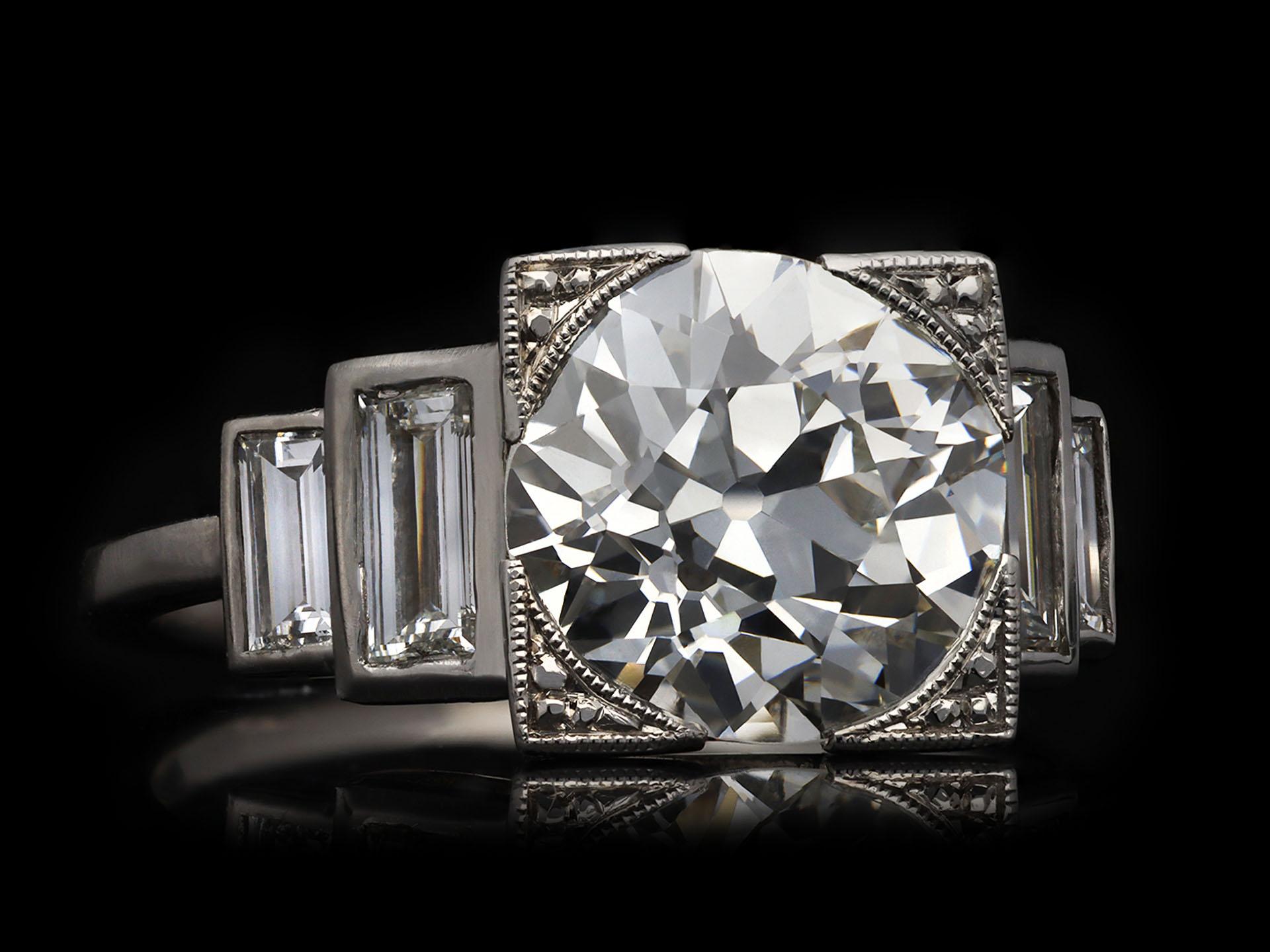 Art Deco 3.50 carat diamond engagement ring, circa 1930. In Good Condition For Sale In London, GB
