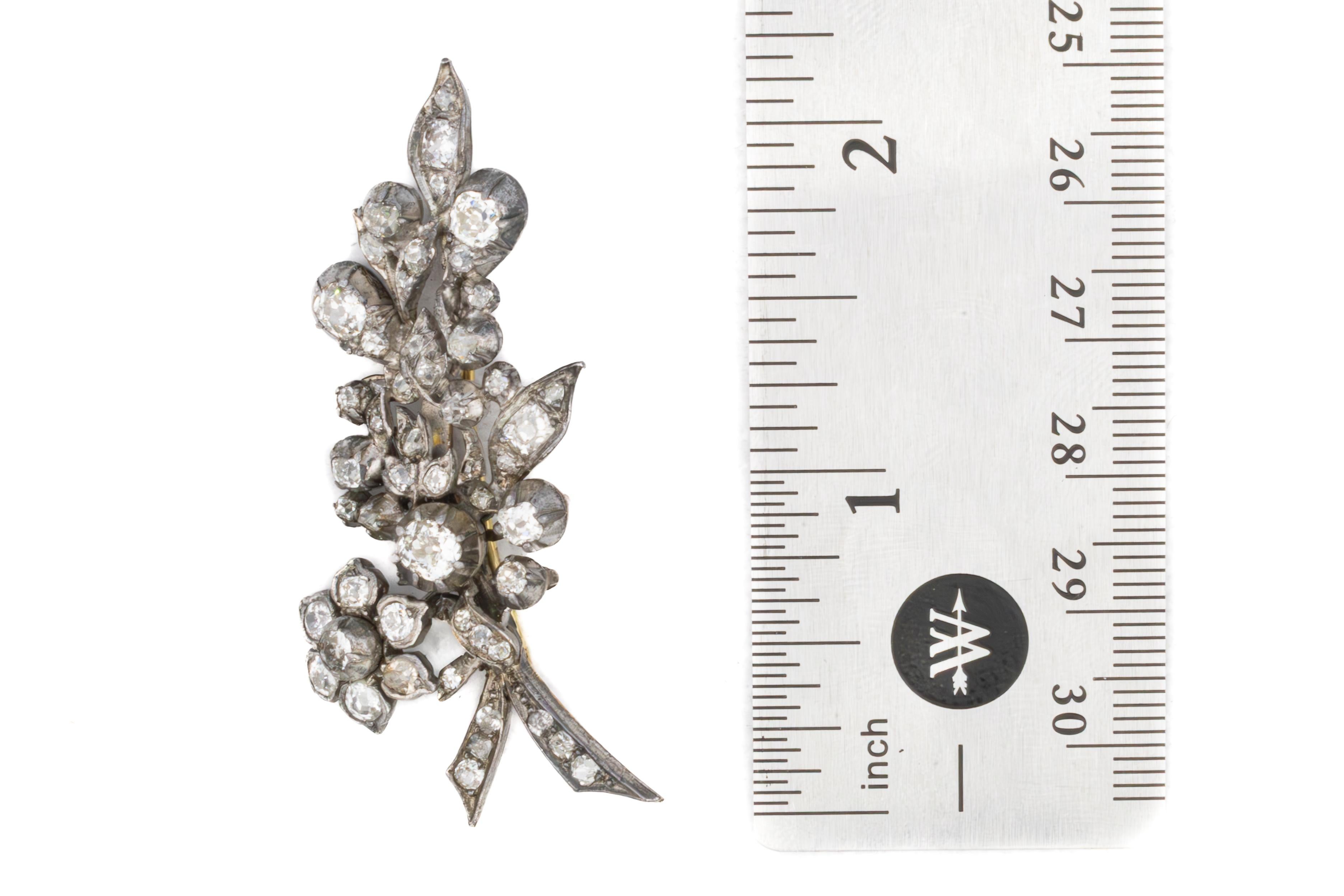 Art Deco Diamant Blumenbrosche in Silber mit Gold Plattierung im Zustand „Hervorragend“ im Angebot in New York, NY