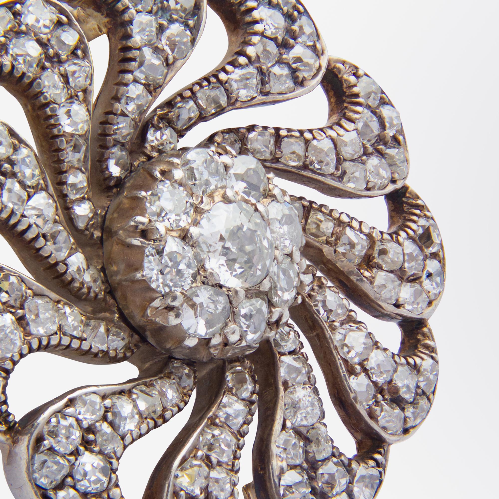 Broche fleur Art déco en diamants Bon état - En vente à Brisbane, QLD