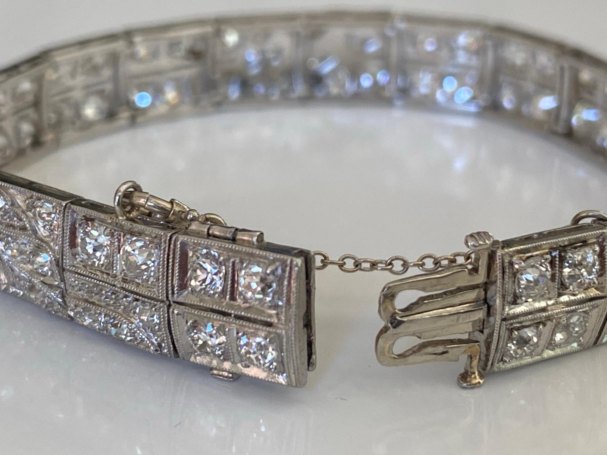 Art Deco Diamond Flower Link Bracelet  For Sale 3