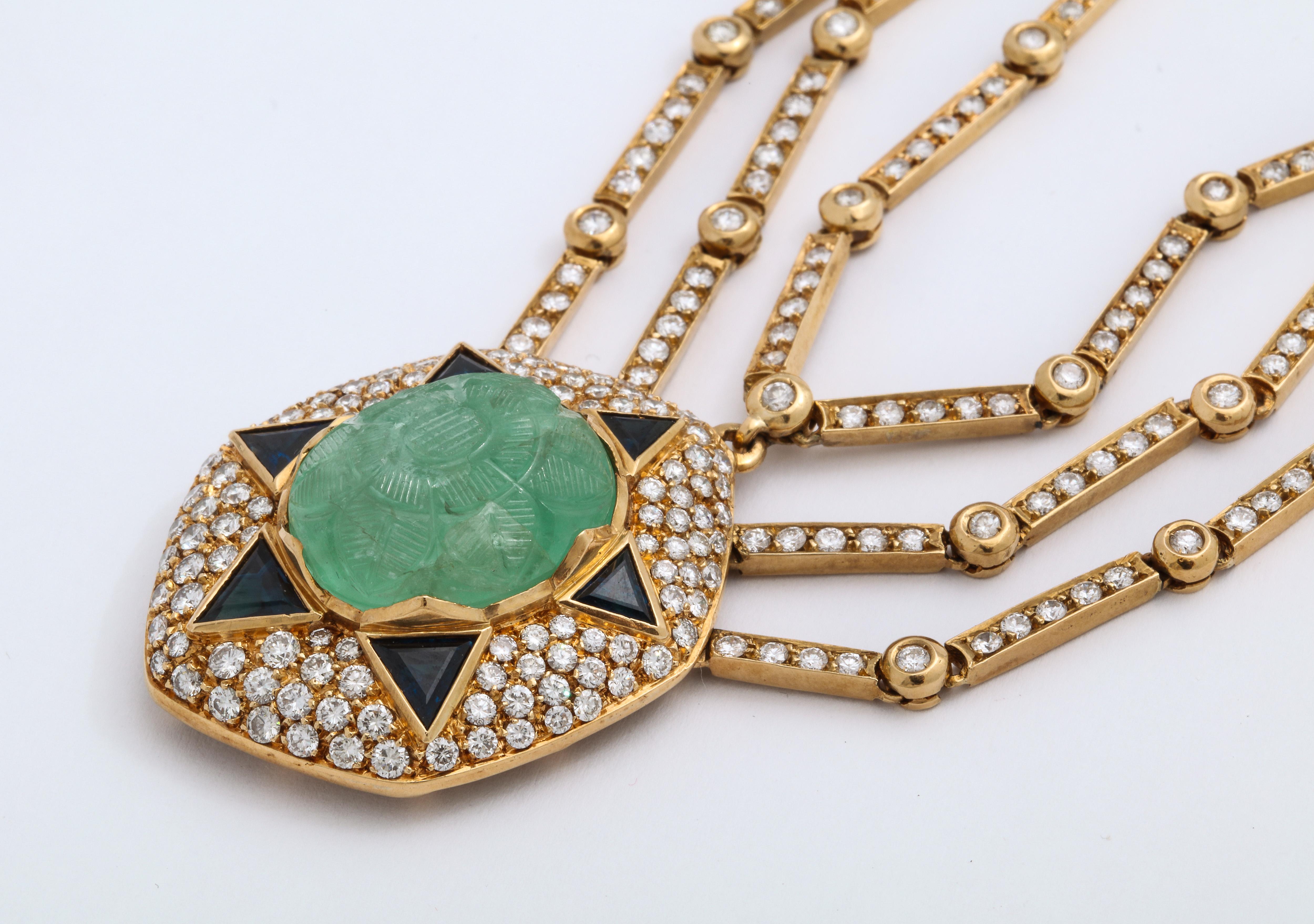 Diamond Gold Carved Emerald & Blue Sapphire Esclavage Collier Necklace In Good Condition For Sale In New York, NY