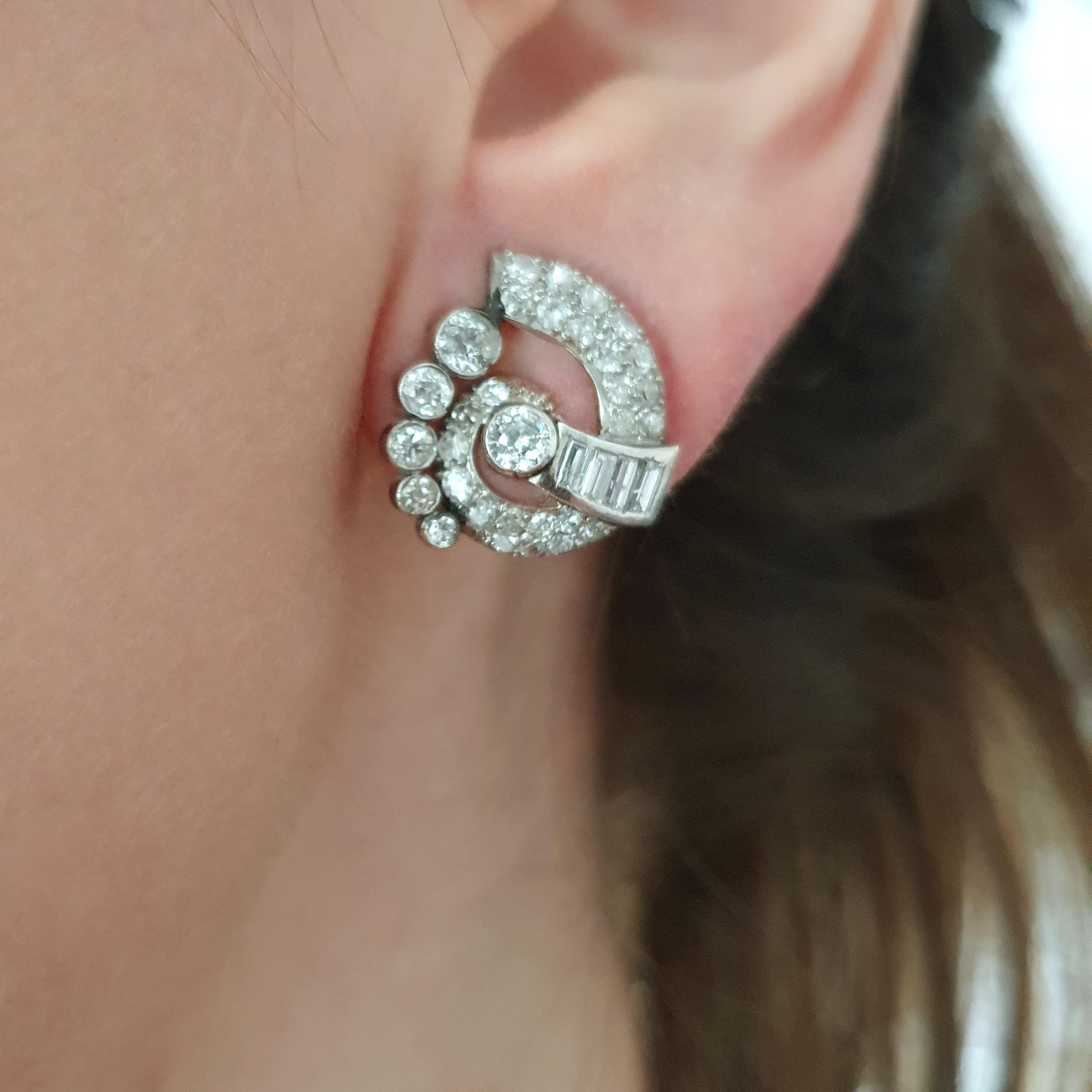 Fermagli per orecchie in oro con diamanti Art Deco in vendita 1