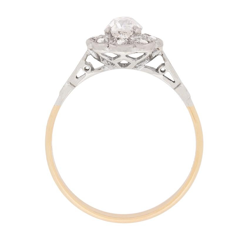 Dieser zarte kleine Ring ist mit einem klobigen Diamanten im Altschliff mit einem Gewicht von 0,67 Karat besetzt. Er wurde speziell für diesen Ring von Hand geschliffen und in der Platinfassung wunderschön gefasst. Der Halo besteht aus acht