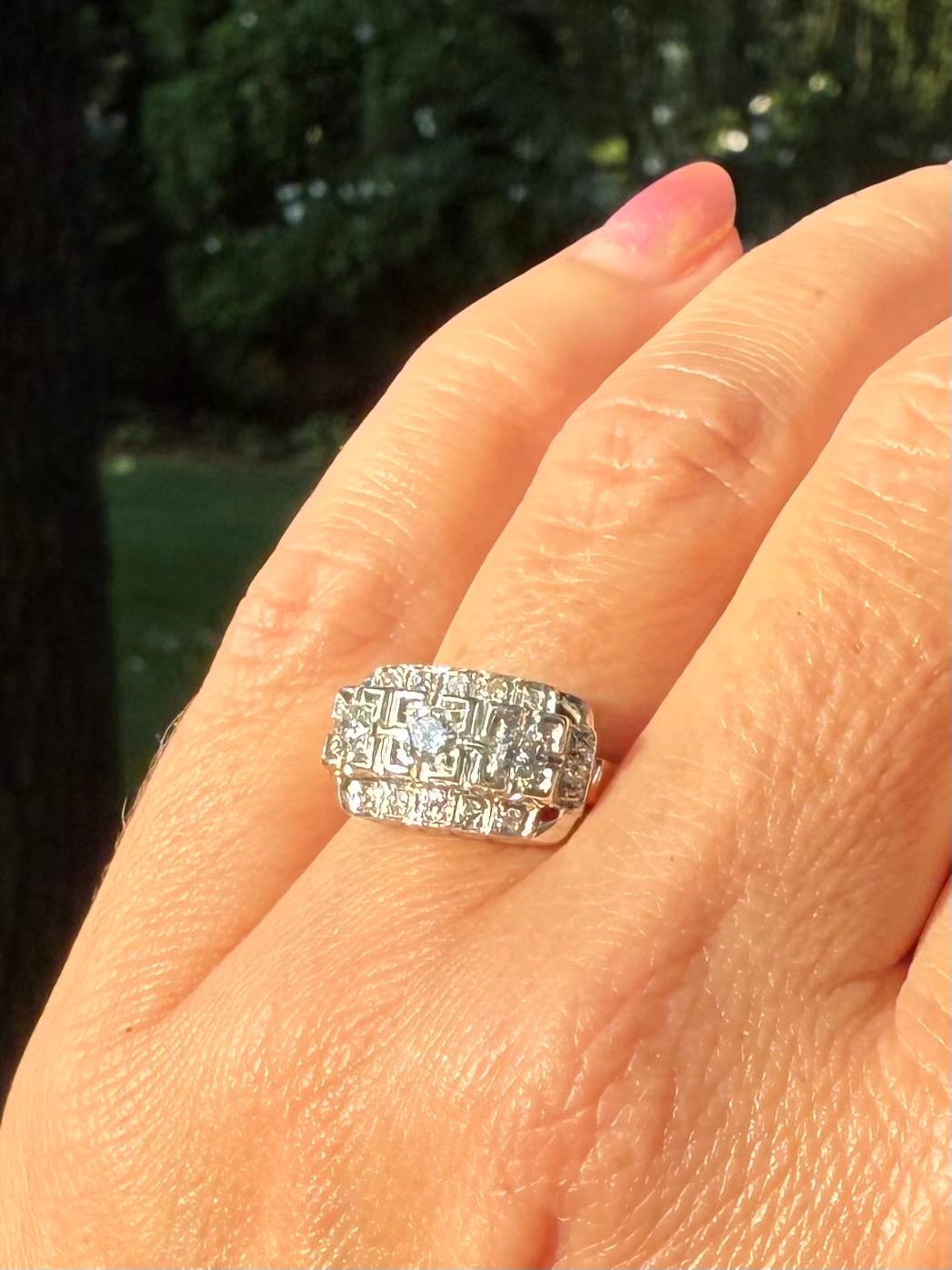 Art Deco Diamond Kinsley-Kovsky White Gold Vintage Engagement Ring, Circa 1930s For Sale 2