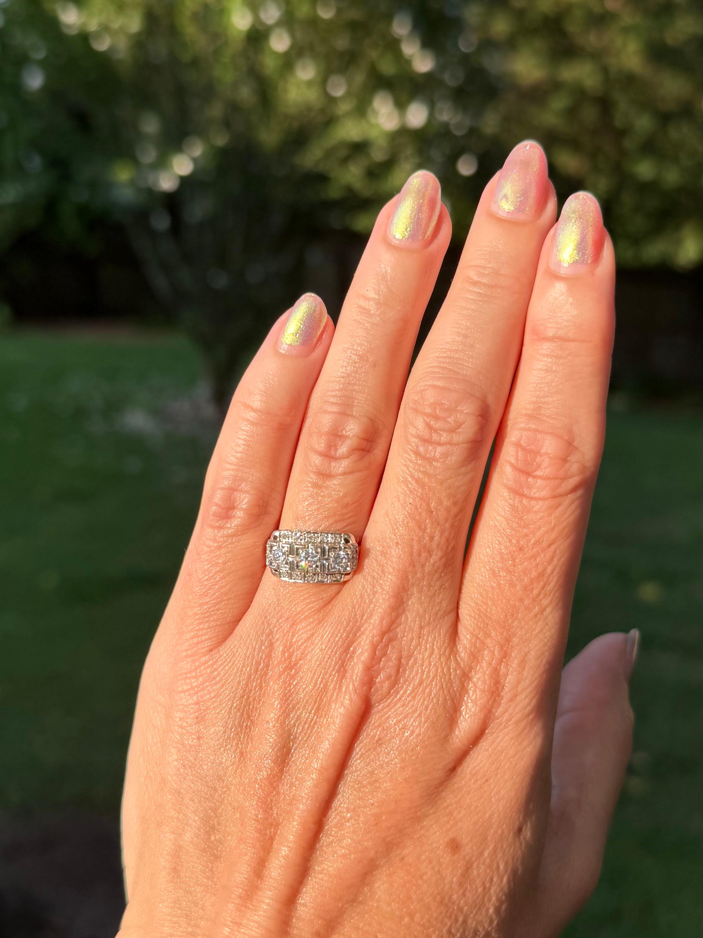 Art Deco Diamond Kinsley-Kovsky White Gold Vintage Engagement Ring, Circa 1930s For Sale 3