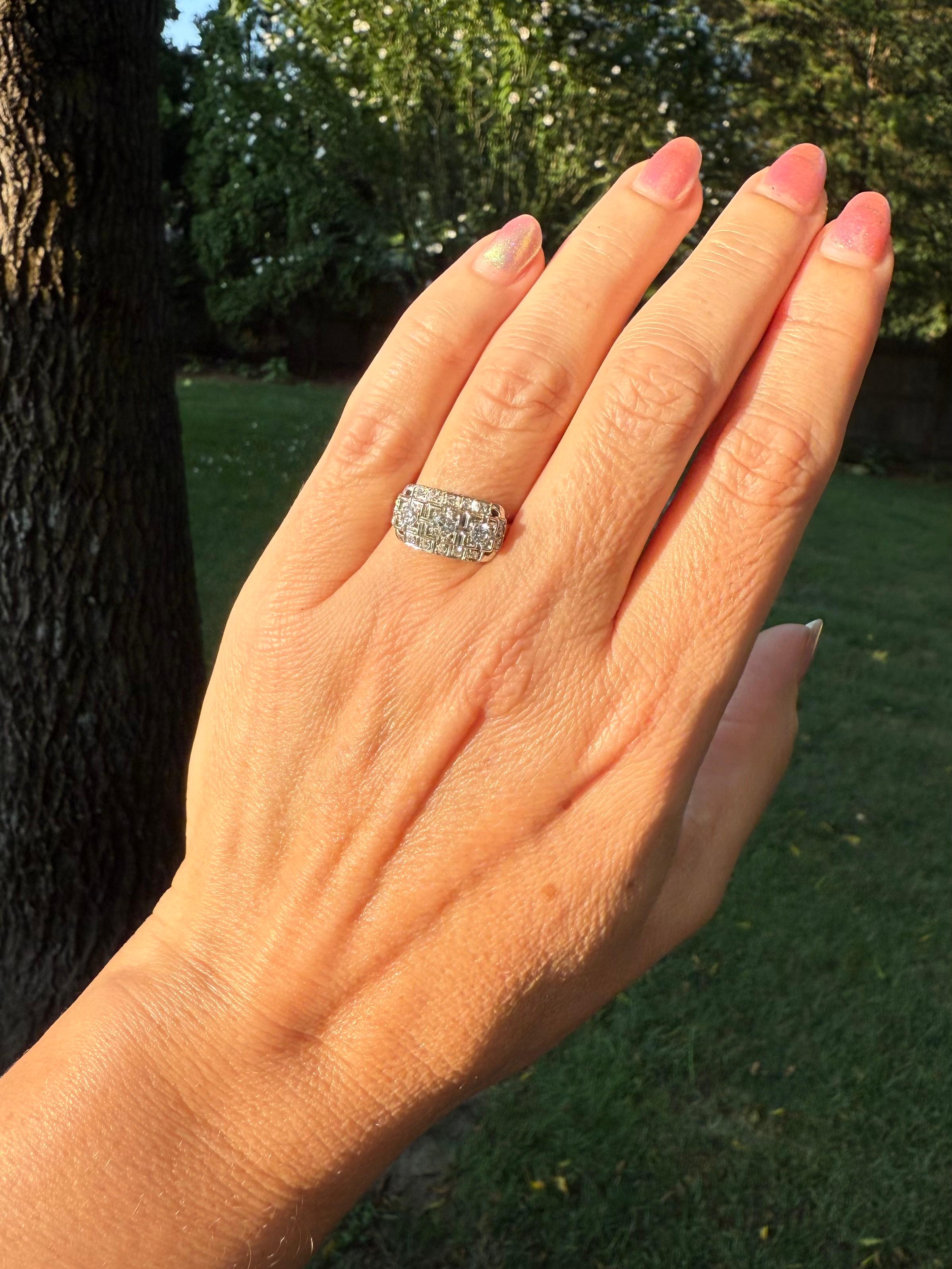 Art Deco Diamond Kinsley-Kovsky White Gold Vintage Engagement Ring, Circa 1930s For Sale 5