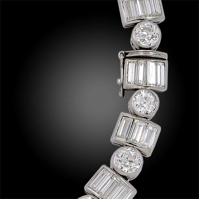 Montre-bracelet Art déco en diamants pour femmes Bon état - En vente à New York, NY