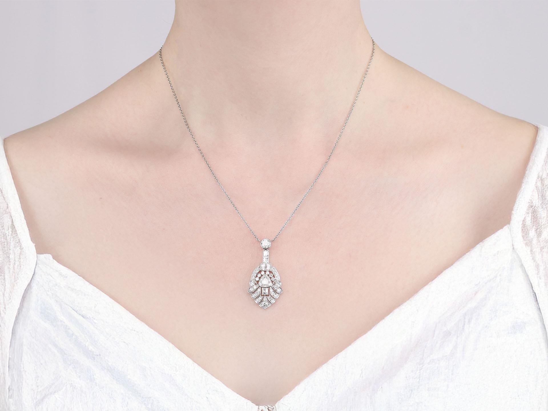 Taglio a goccia Art Deco diamond necklace, circa 1920. in vendita