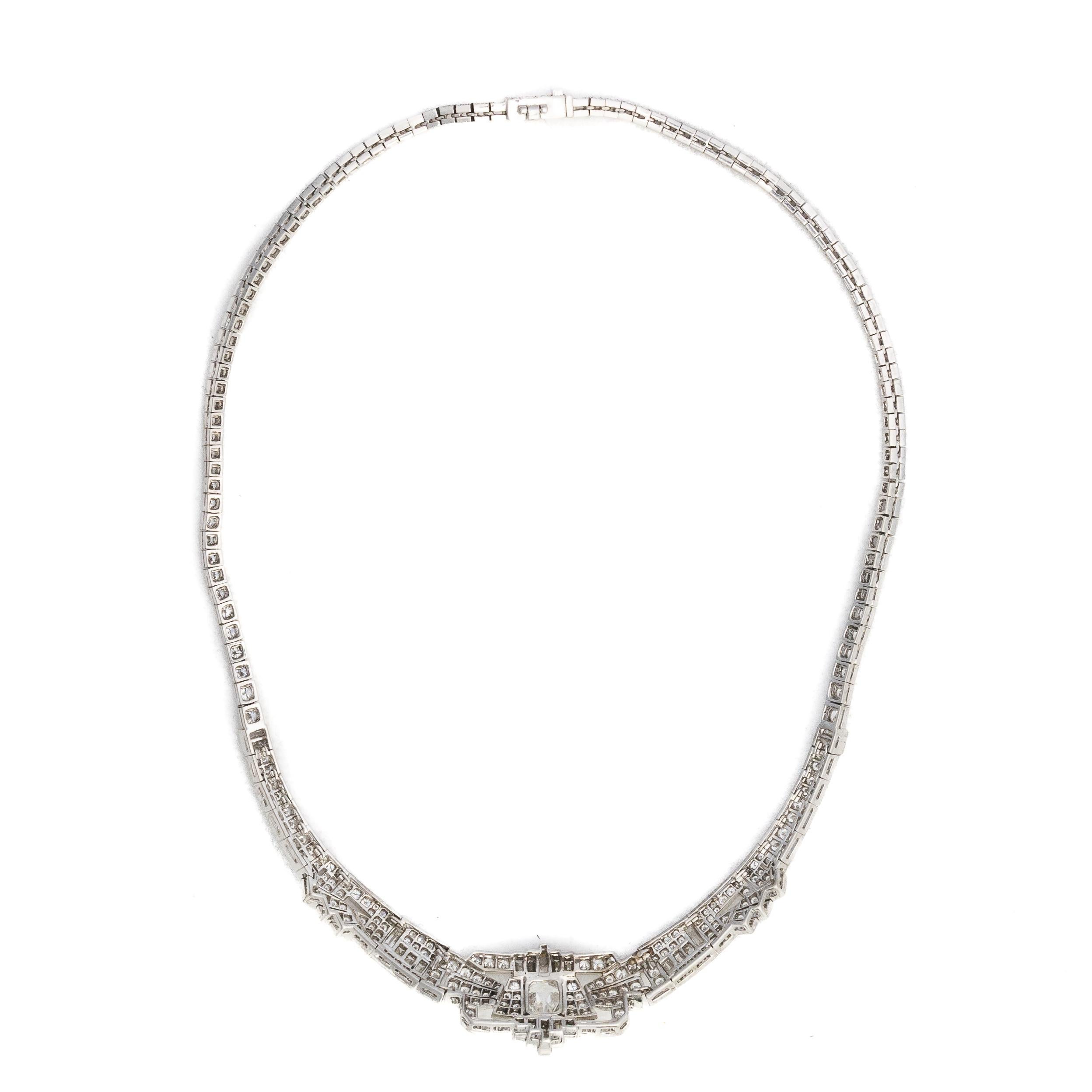 Art Deco Diamant-Halskette mit Kite-förmigem Diamanten in der Mitte im Zustand „Hervorragend“ im Angebot in New York, NY