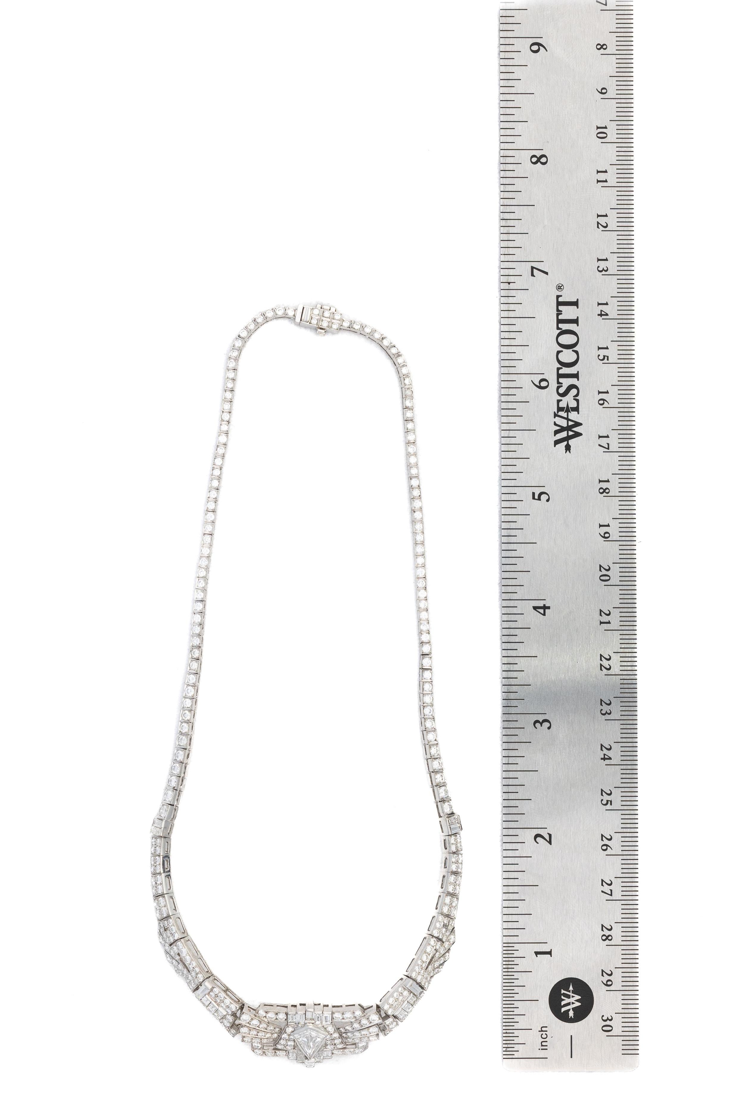 Art Deco Diamant-Halskette mit Kite-förmigem Diamanten in der Mitte für Damen oder Herren im Angebot