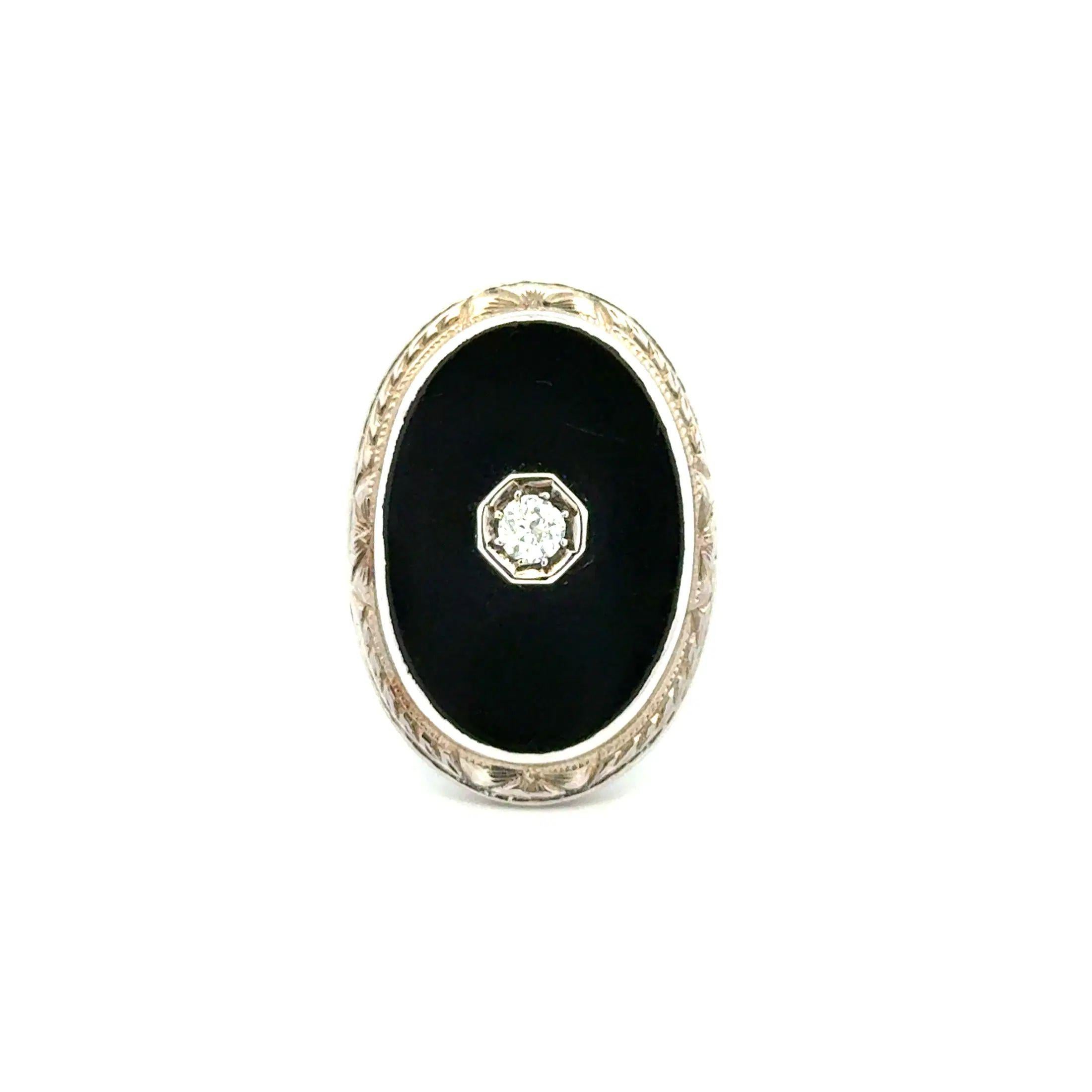 Art Deco Diamant auf ovaler Onyx-Platte Gravierter Gold Vintage Ring (Ovalschliff) im Angebot