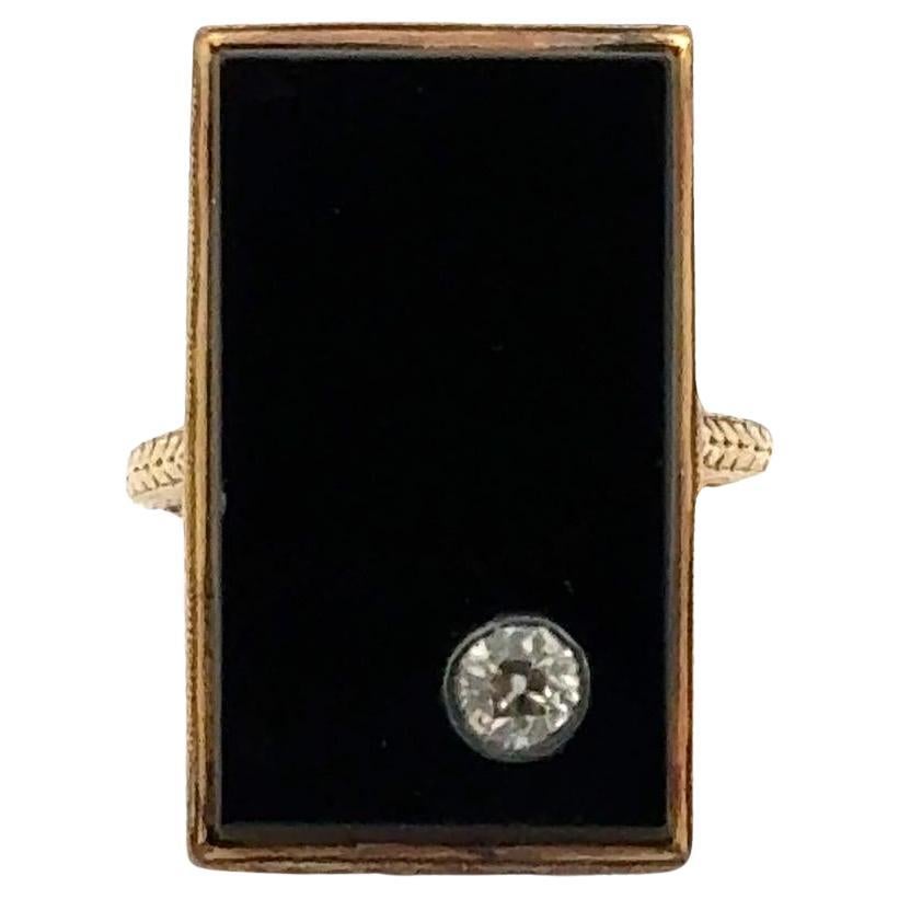 Art Deco Diamond Onyx 14 Karat Yellow Gold Rectangular Ring. For Sale