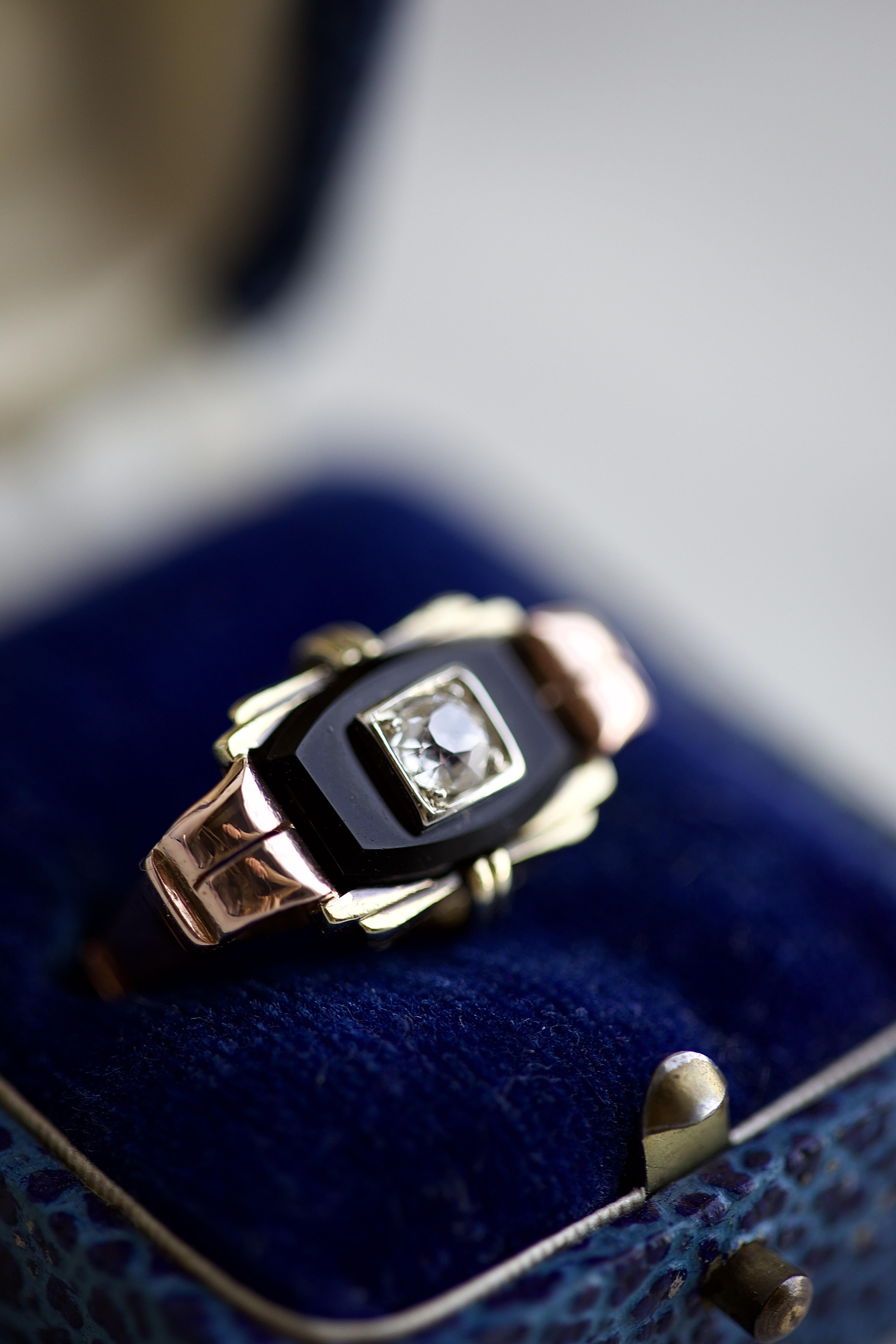 Art Deco Diamond Onyx Gold Ring In Excellent Condition For Sale In Beverly Hills, CA