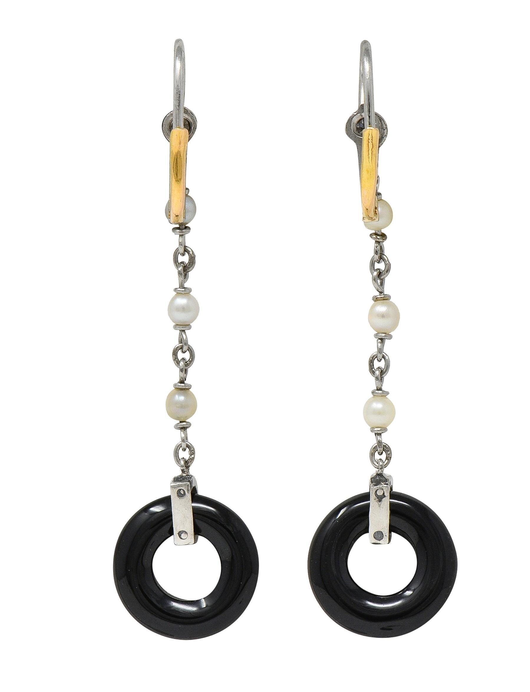 Taglio antico europeo Orecchini a goccia in stile Art Deco con diamanti, onice e perle, platino e oro 18 carati. in vendita