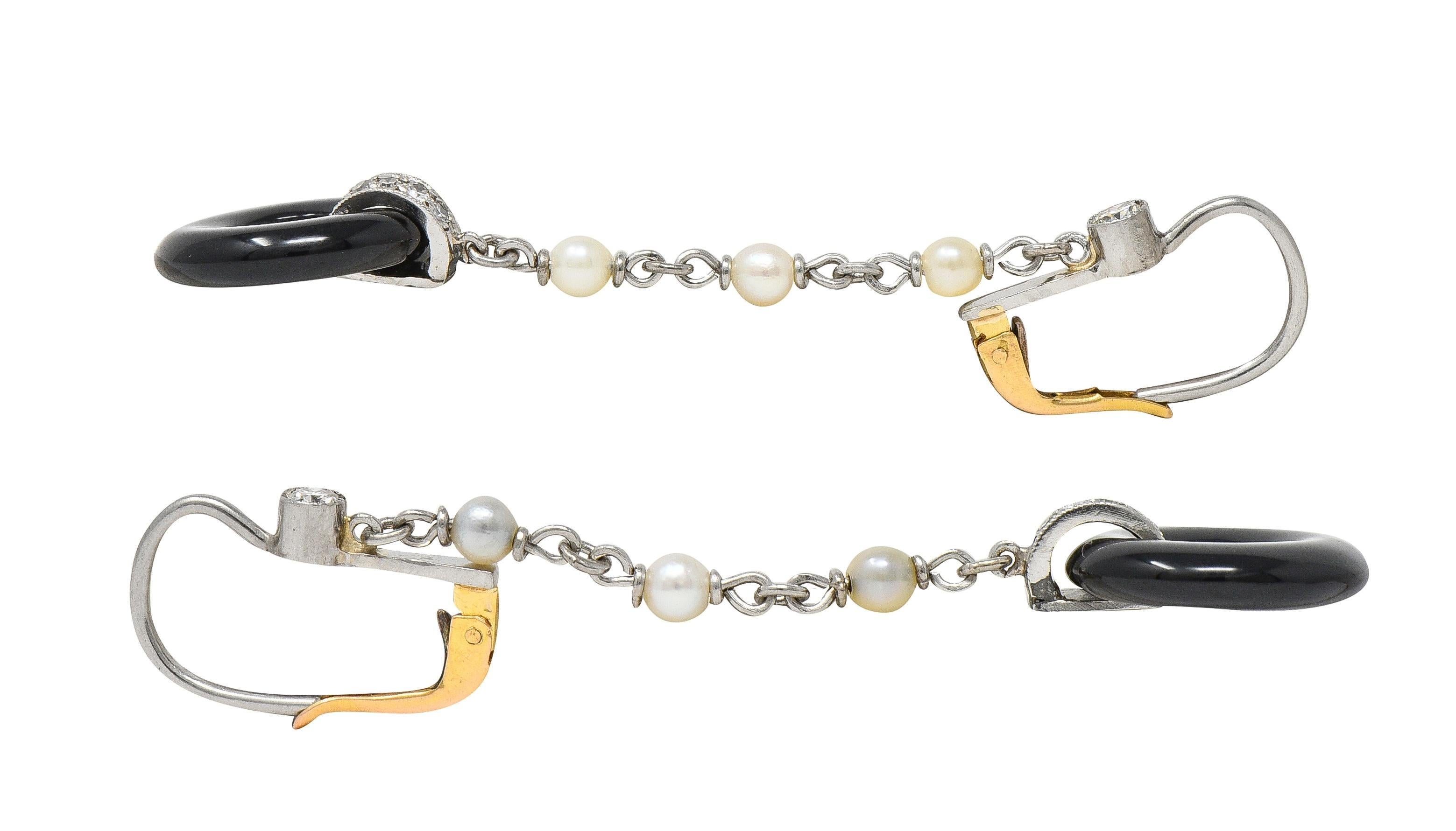 Donna Orecchini a goccia in stile Art Deco con diamanti, onice e perle, platino e oro 18 carati. in vendita
