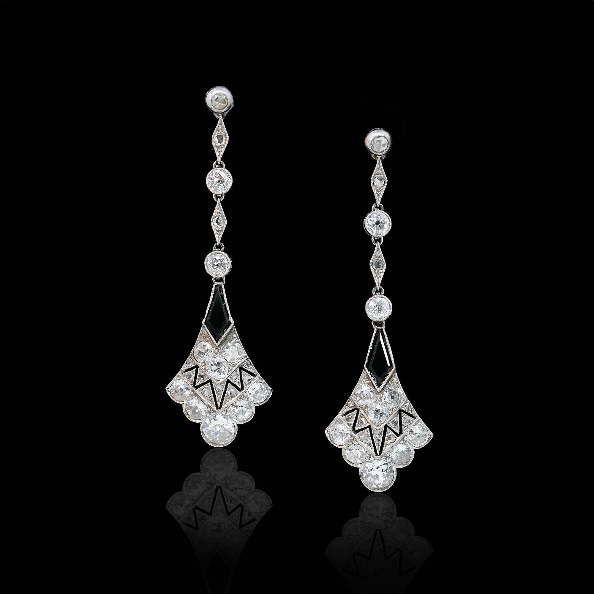 Art Déco Orecchini a goccia Art Deco con diamanti e onice incastonati CIRCA 1920 in vendita