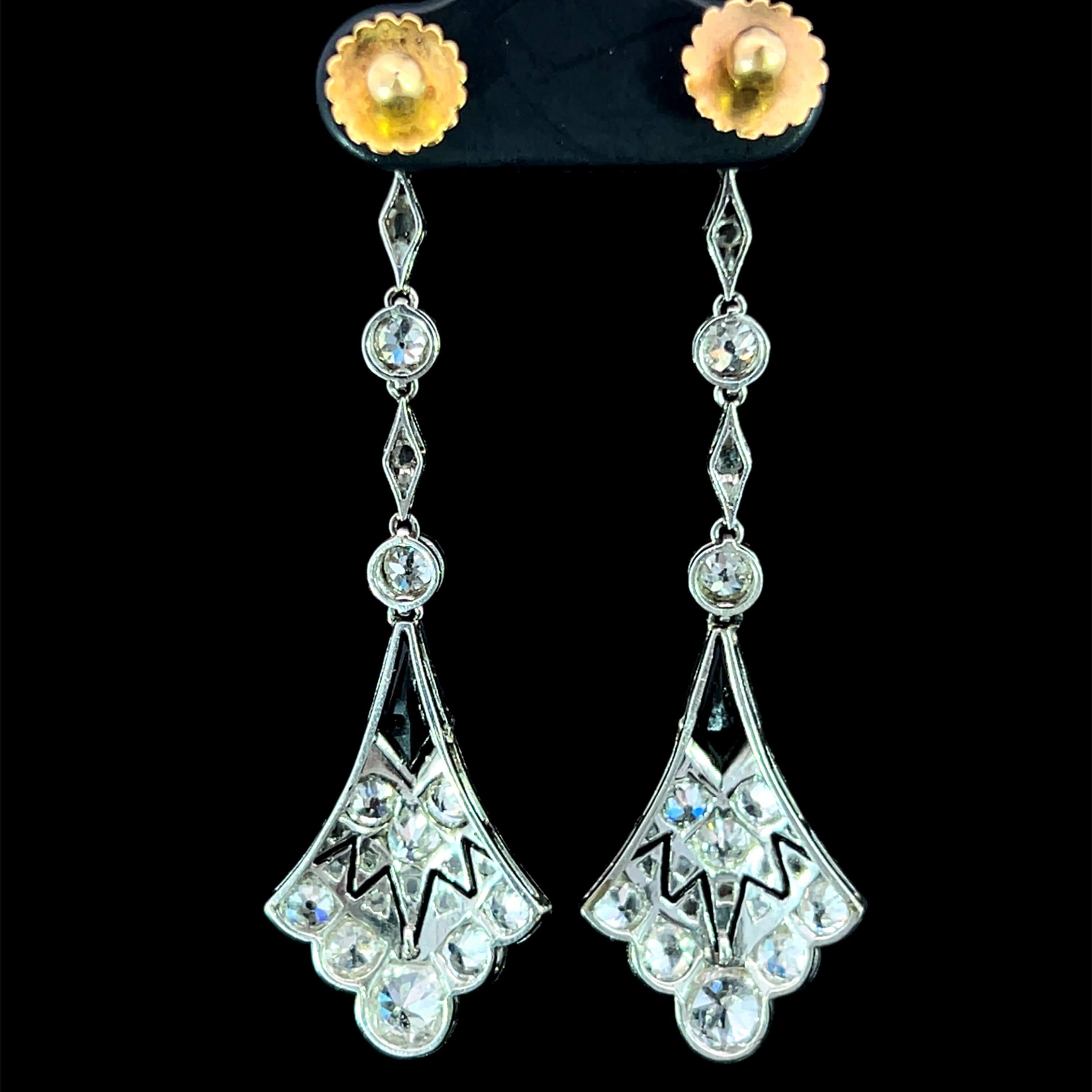Taglio misto Orecchini a goccia Art Deco con diamanti e onice incastonati CIRCA 1920 in vendita