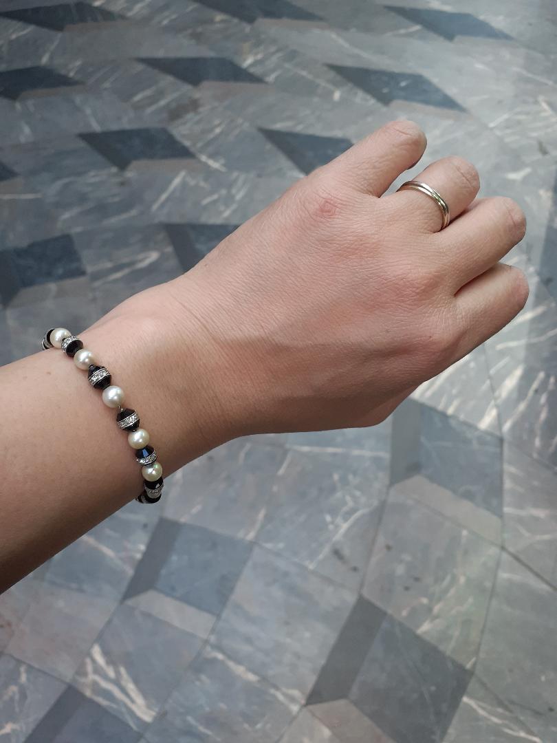 pearl and onyx bracelet