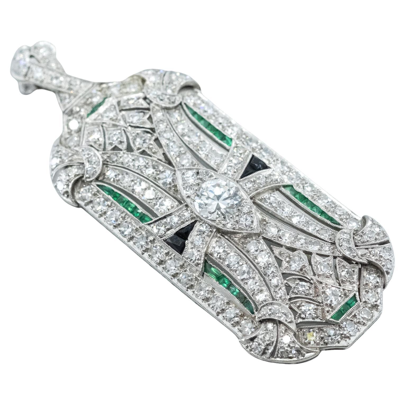 Late Art Deco Diamond Brooch in platinum, emerald, onyx, 2.6cts of diamonds
