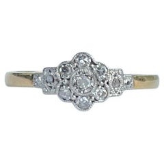 Art Deco Diamant-Cluster-Ring aus Platin und 18 Karat Gold mit Platin-Paneel