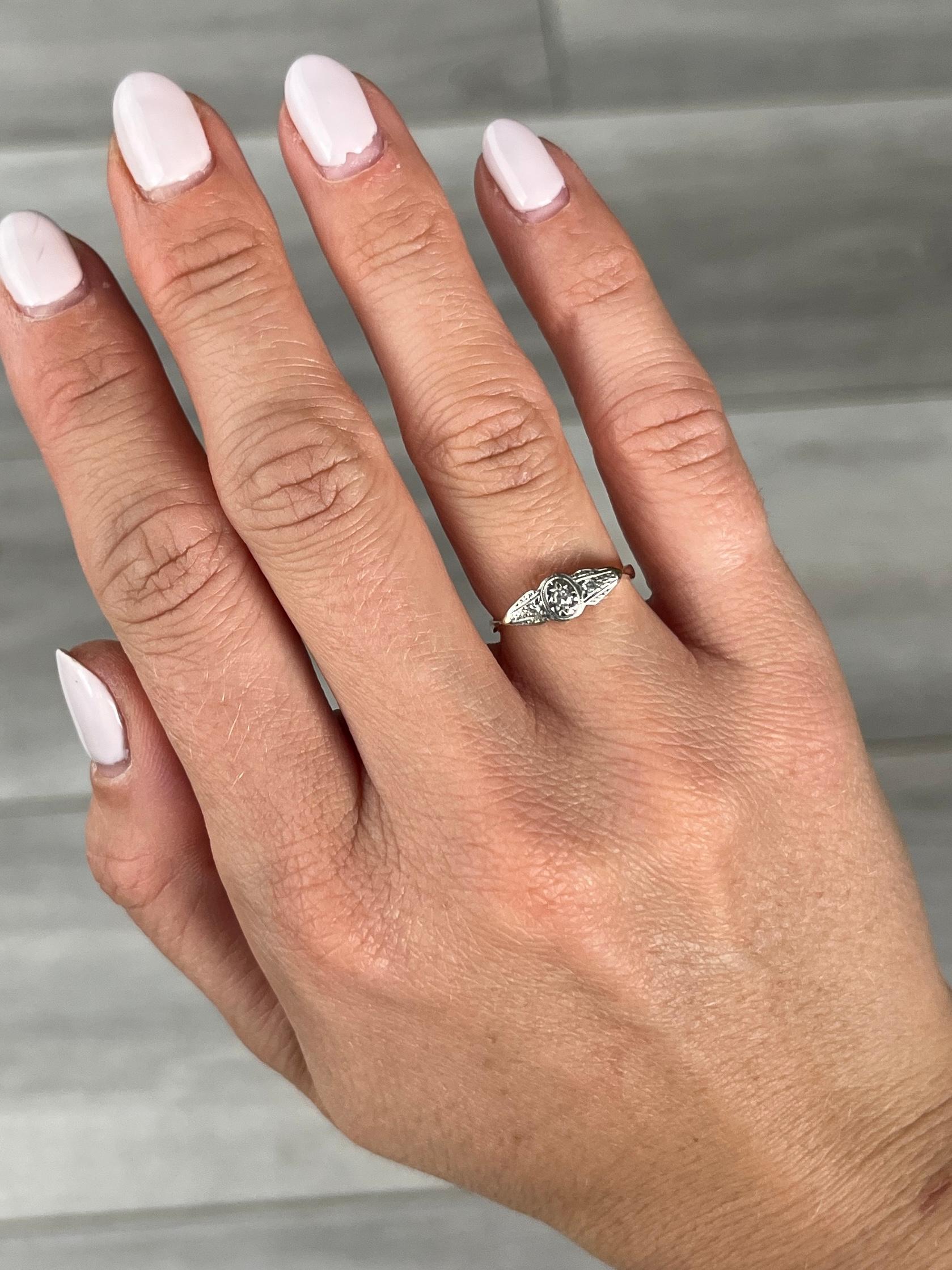 Anello Art Déco con diamante in platino e oro 9 carati In condizioni buone in vendita a Chipping Campden, GB