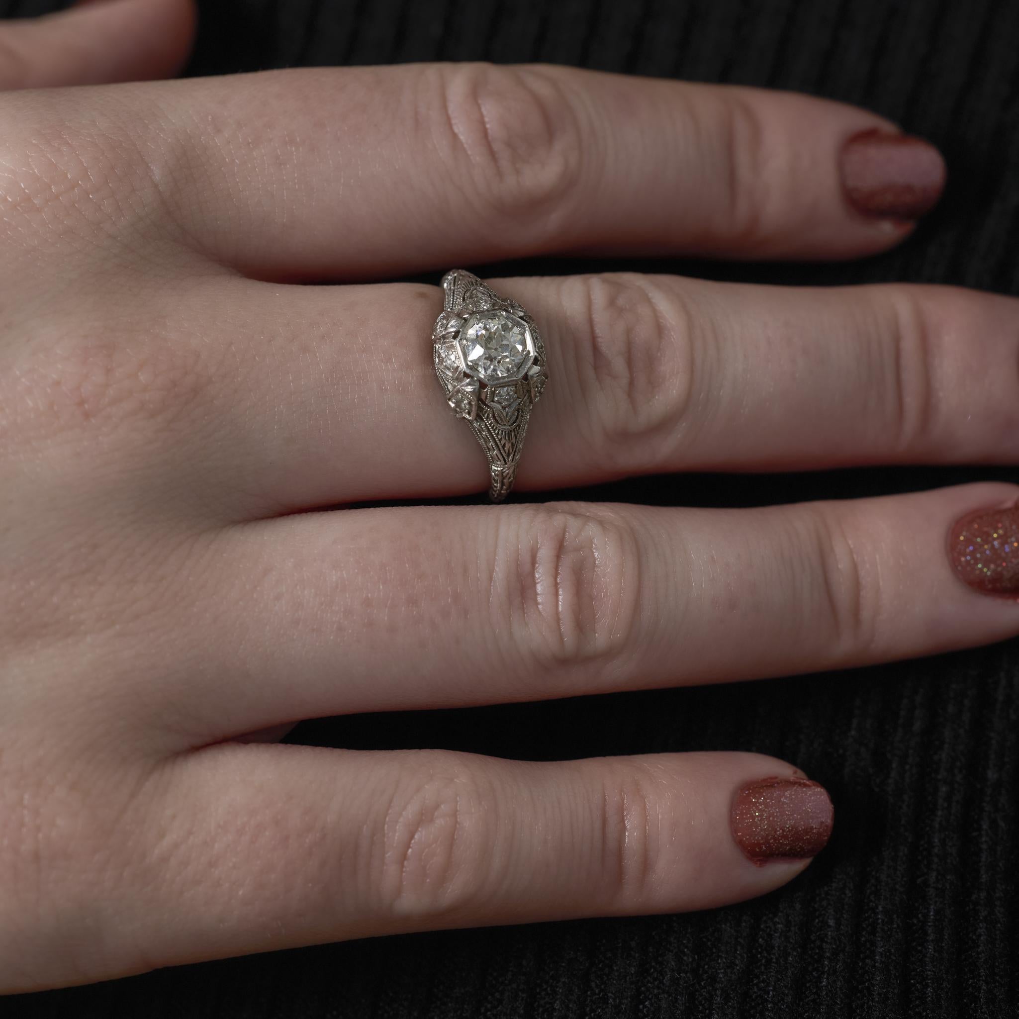 Bague de fiançailles Art déco avec chaton en platine et diamant Bon état - En vente à Beverly Hills, CA