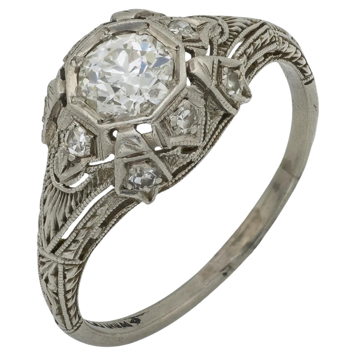 Bague de fiançailles Art déco avec chaton en platine et diamant en vente